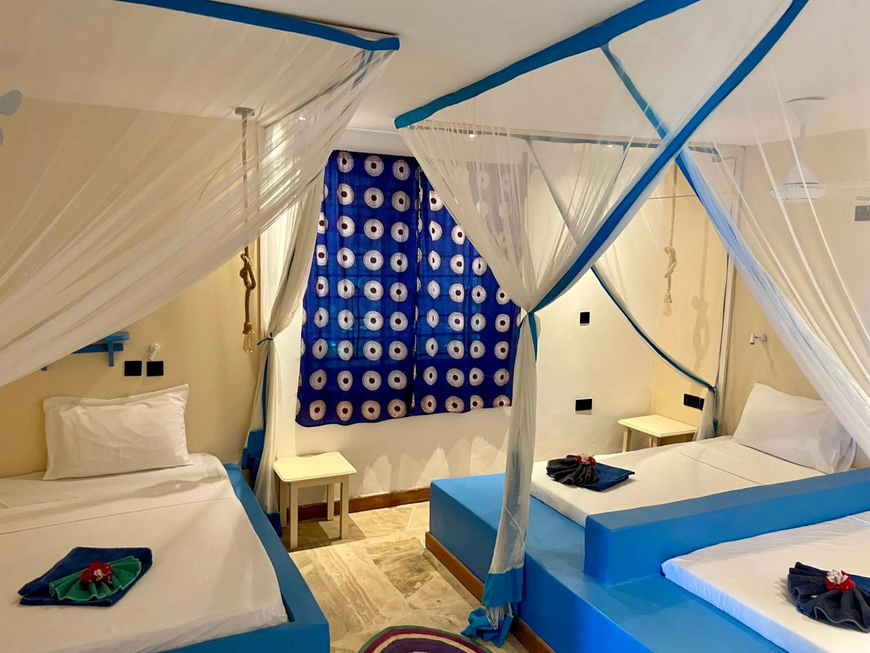 Bedroom, Bed in Blue Reef Sport & Fishing Lodge and Bungalows