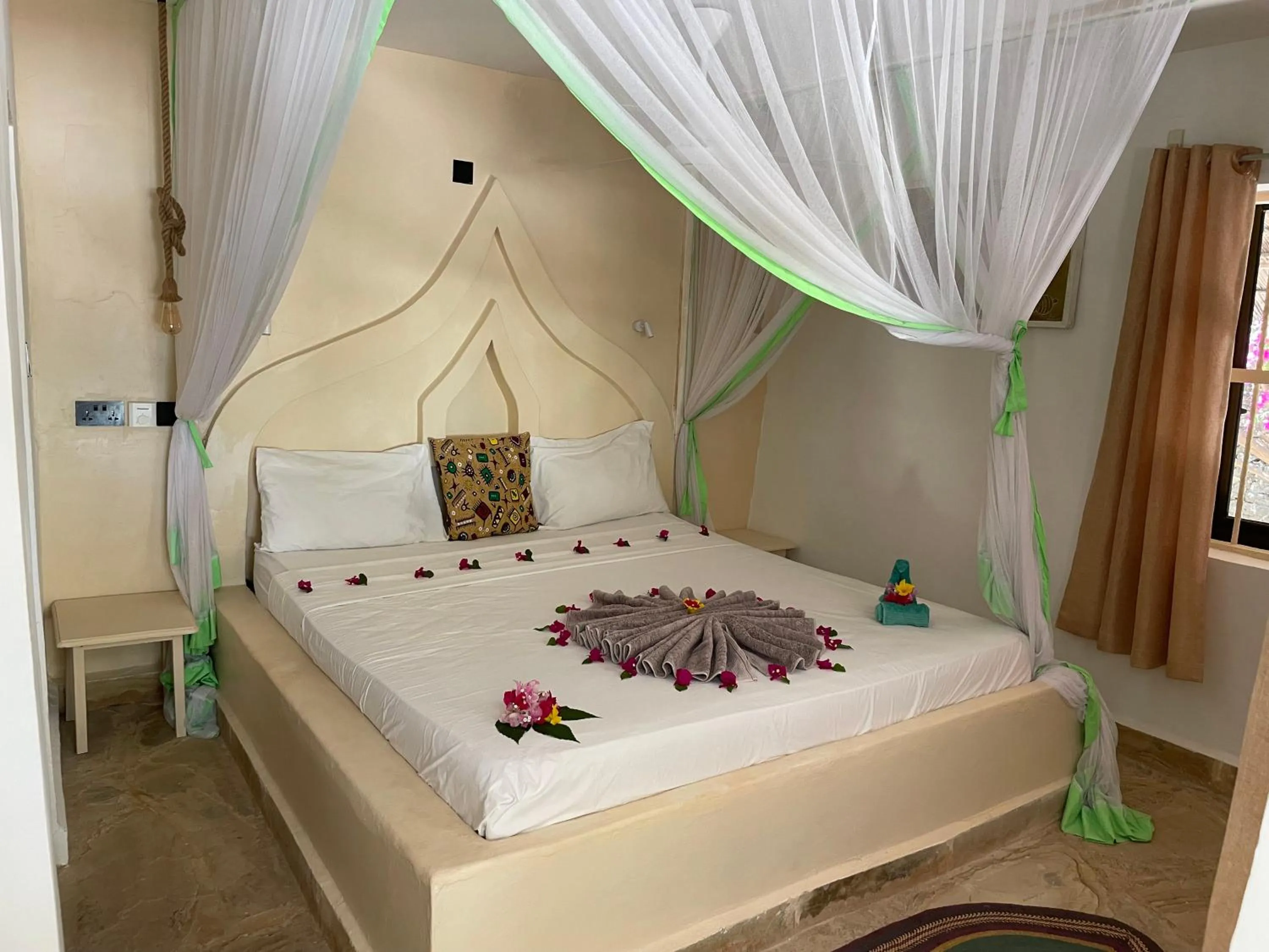 Photo of the whole room, Bed in Blue Reef Sport & Fishing Lodge and Bungalows