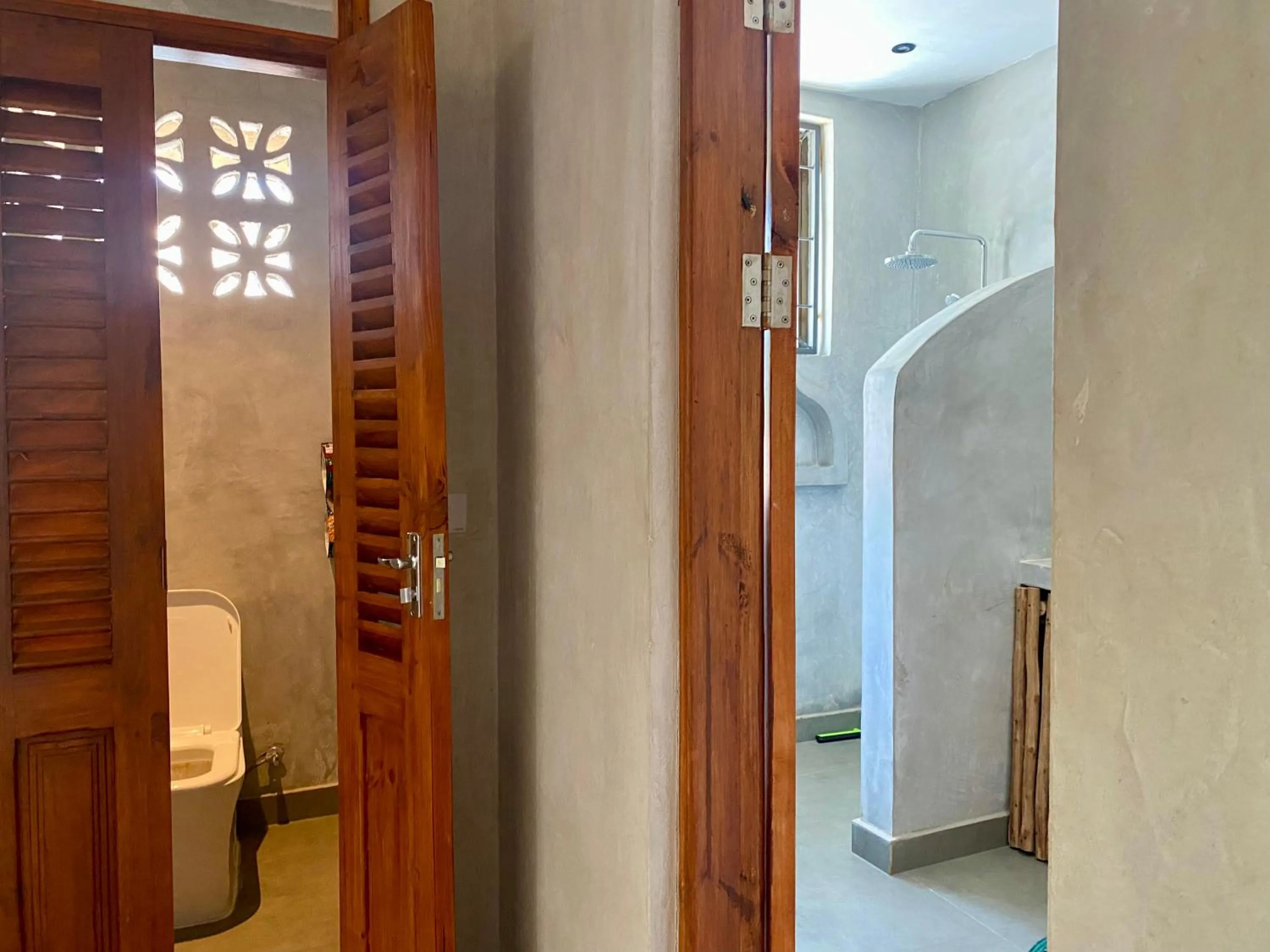 Bathroom in Blue Reef Sport & Fishing Lodge and Bungalows