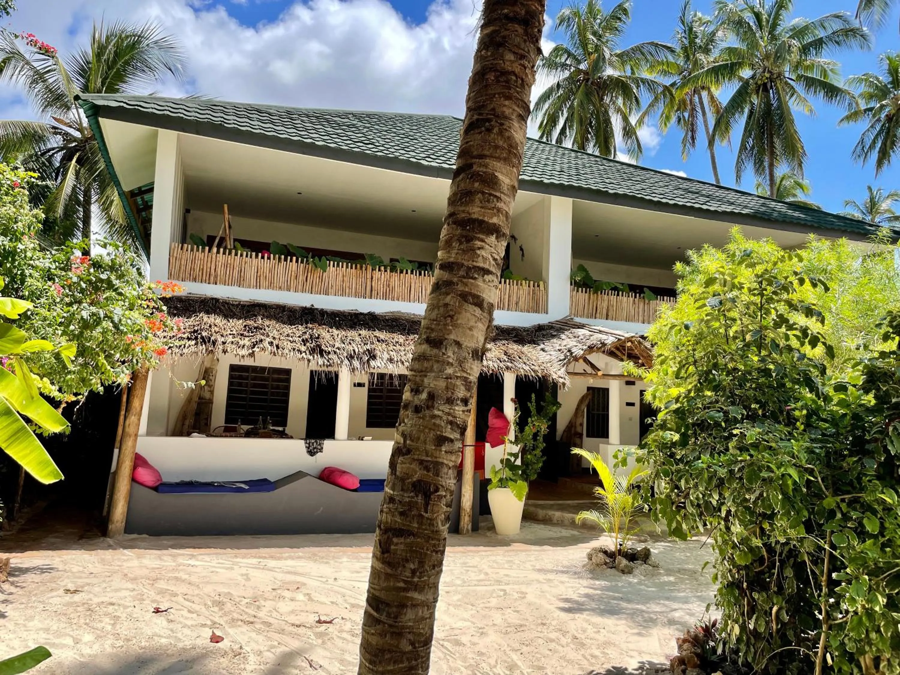 Property building in Blue Reef Sport & Fishing Lodge and Bungalows