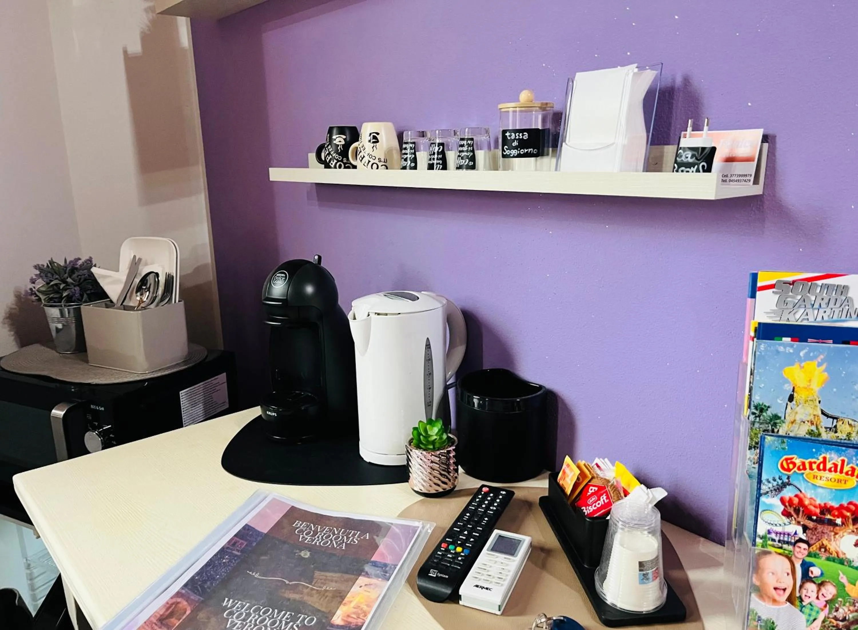 microwave in CQ Rooms Verona