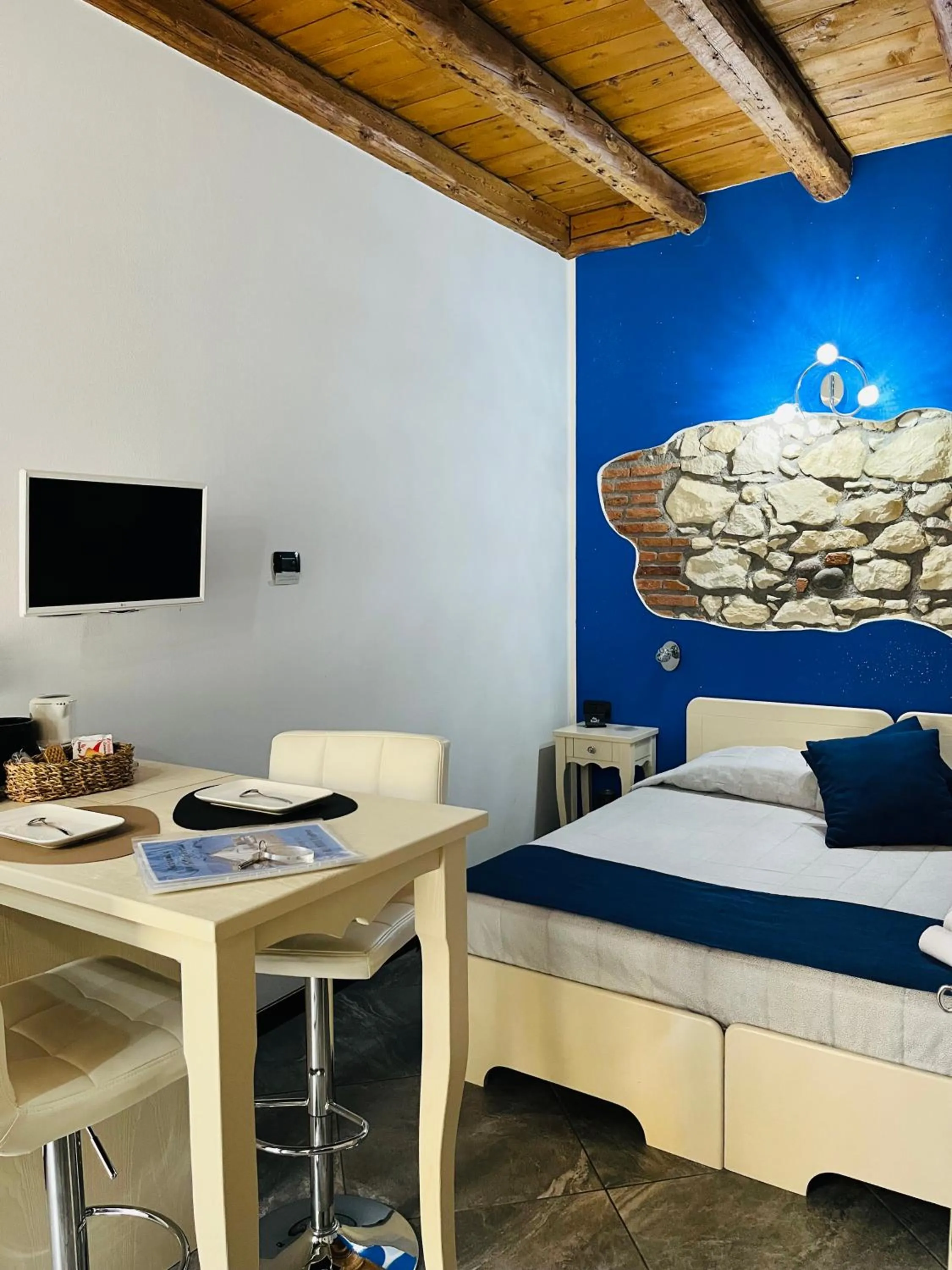 Bedroom, Bed in CQ Rooms Verona