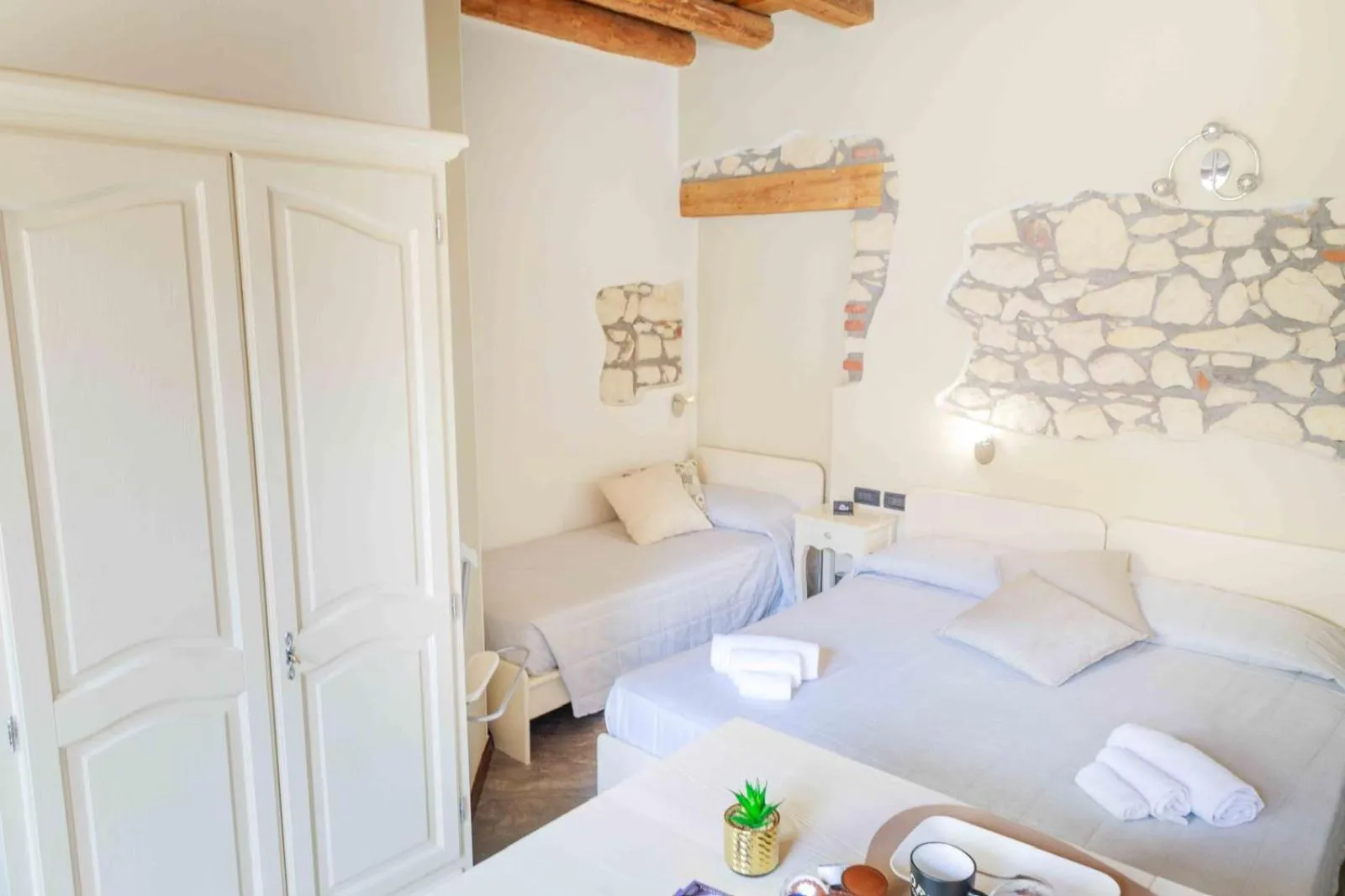 Bed in CQ Rooms Verona