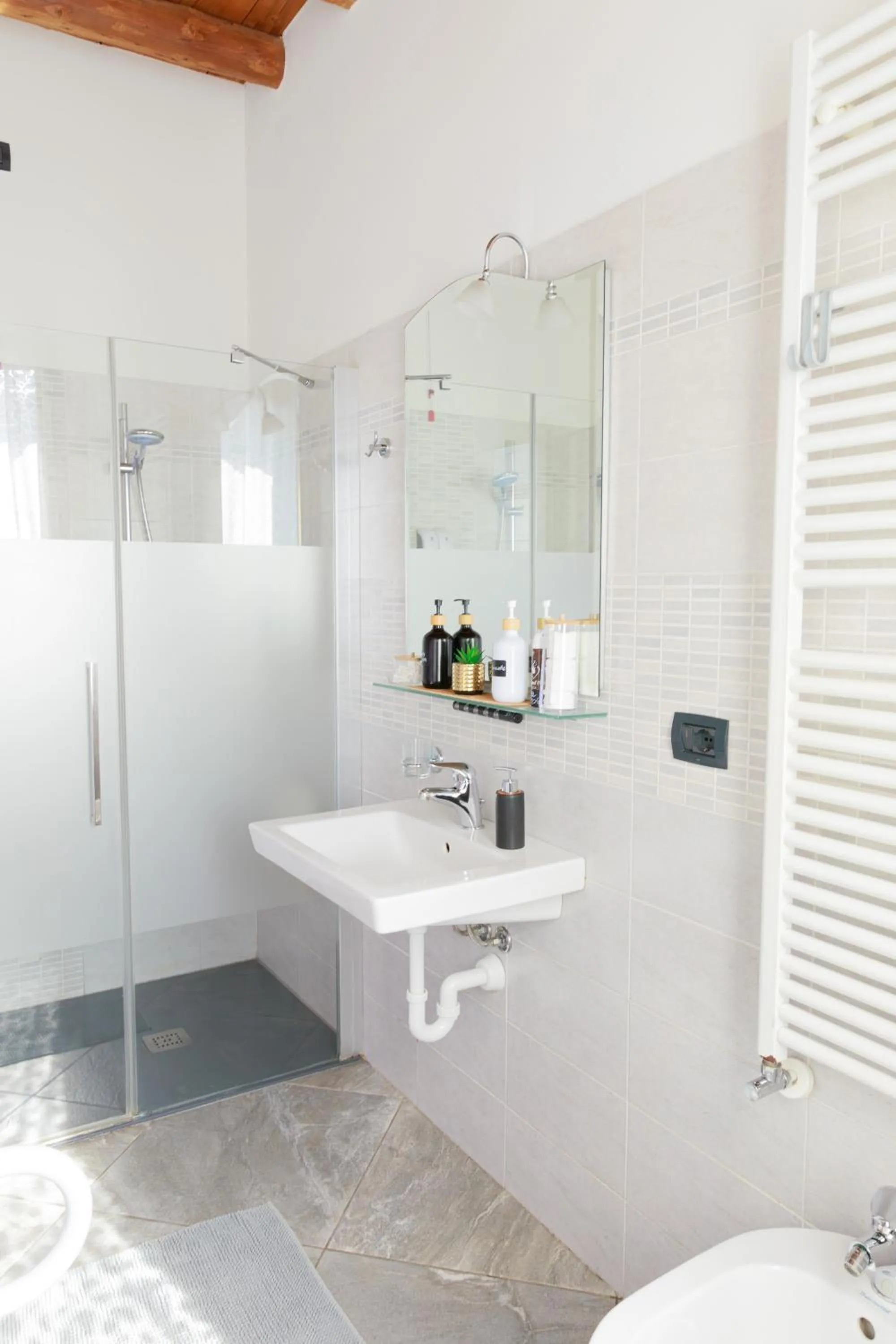 Bathroom in CQ Rooms Verona