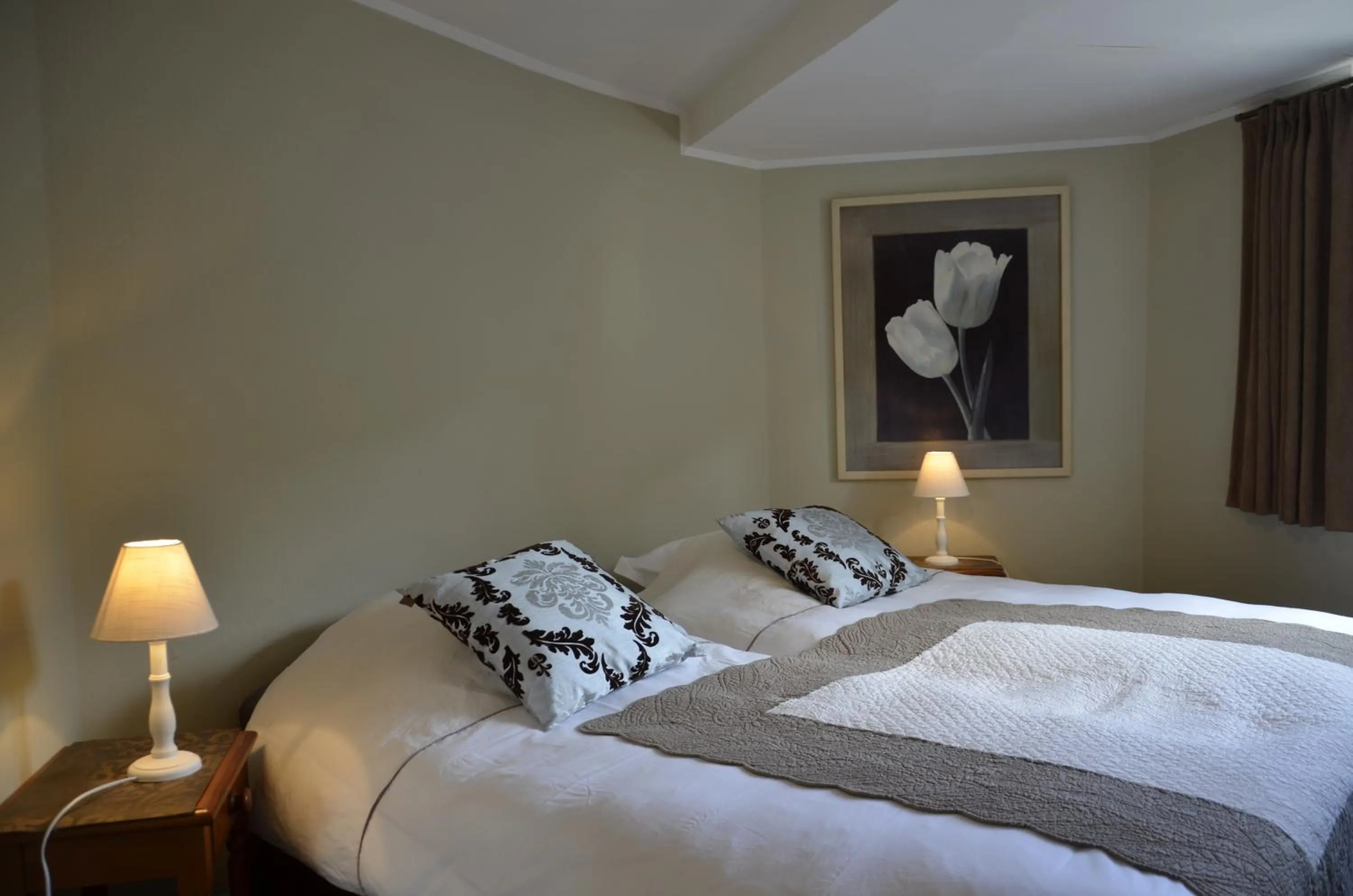 Photo of the whole room, Bed in Le Petit Maur