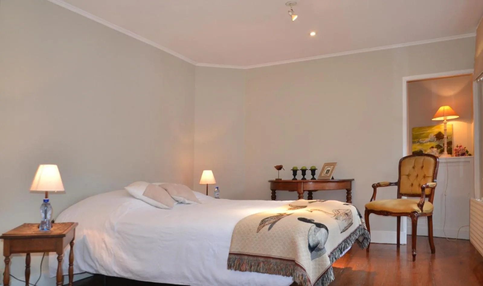 Photo of the whole room, Bed in Le Petit Maur