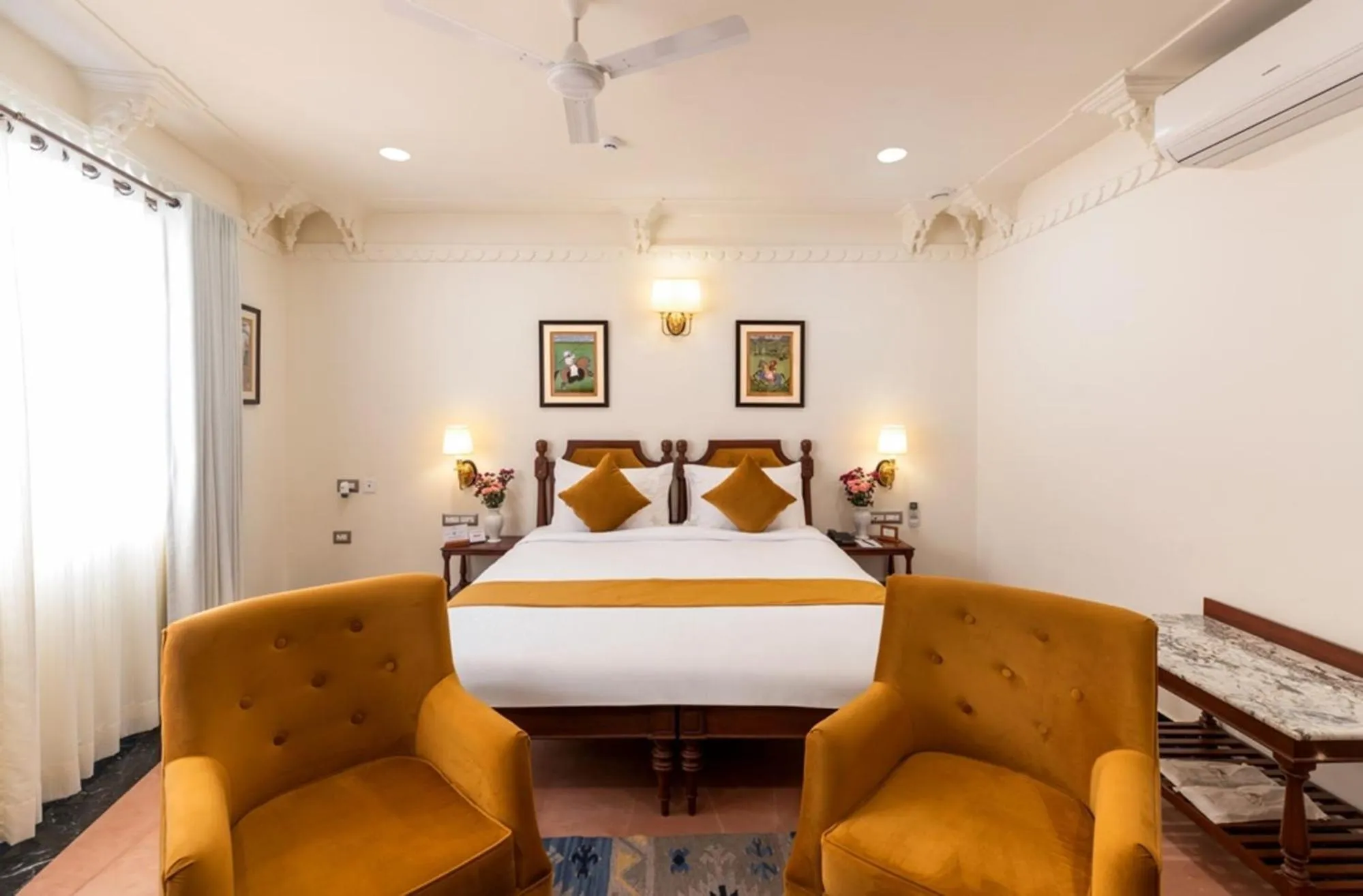 Bed in Chunda Haveli