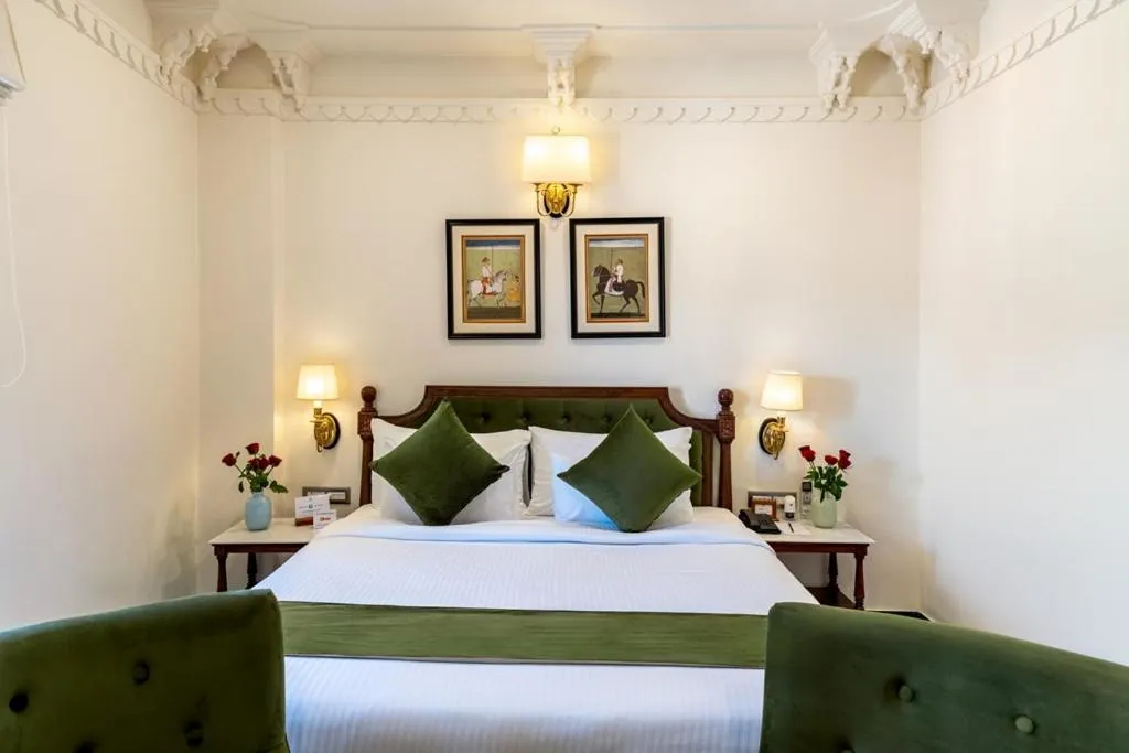 Bed in Chunda Haveli