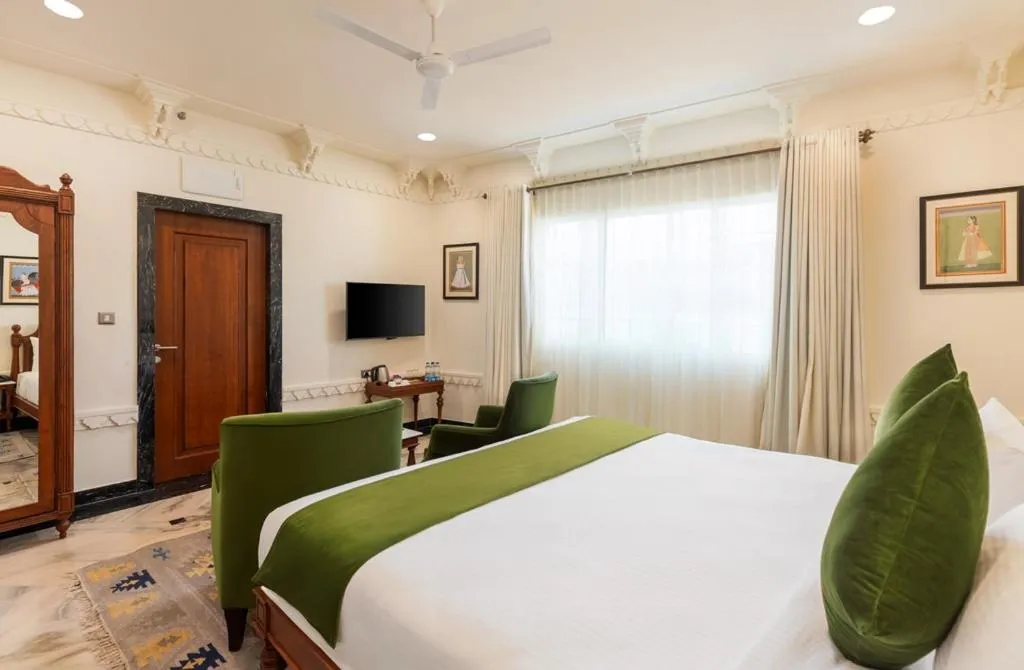 Bed in Chunda Haveli