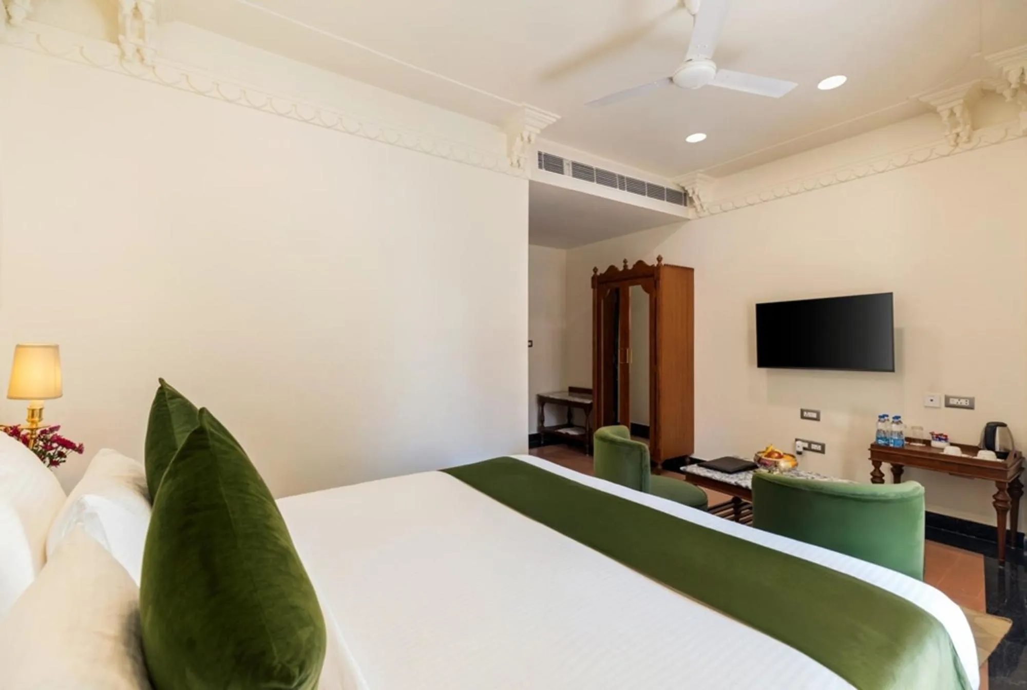 Bed in Chunda Haveli