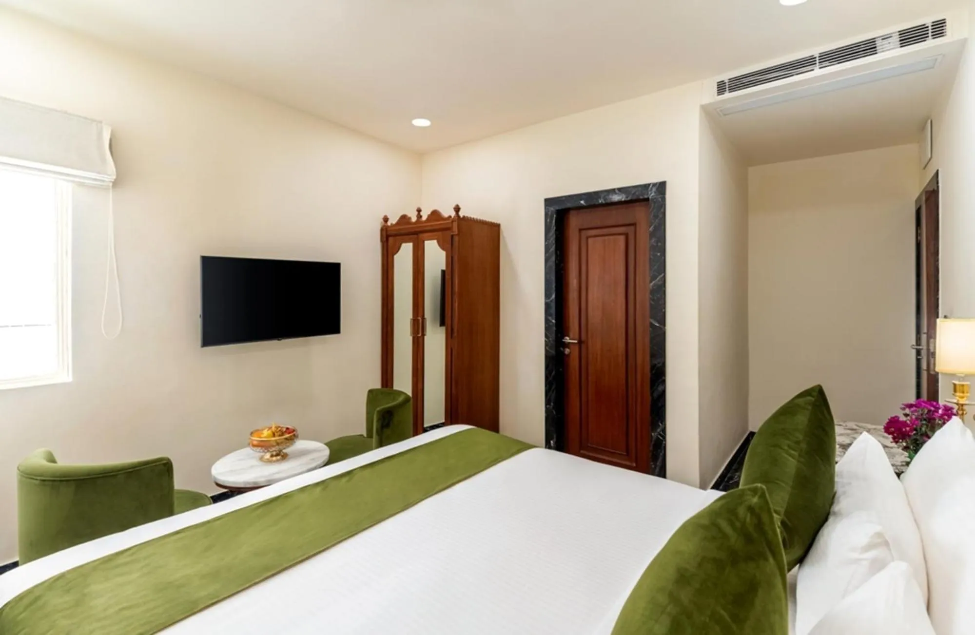 Bed in Chunda Haveli