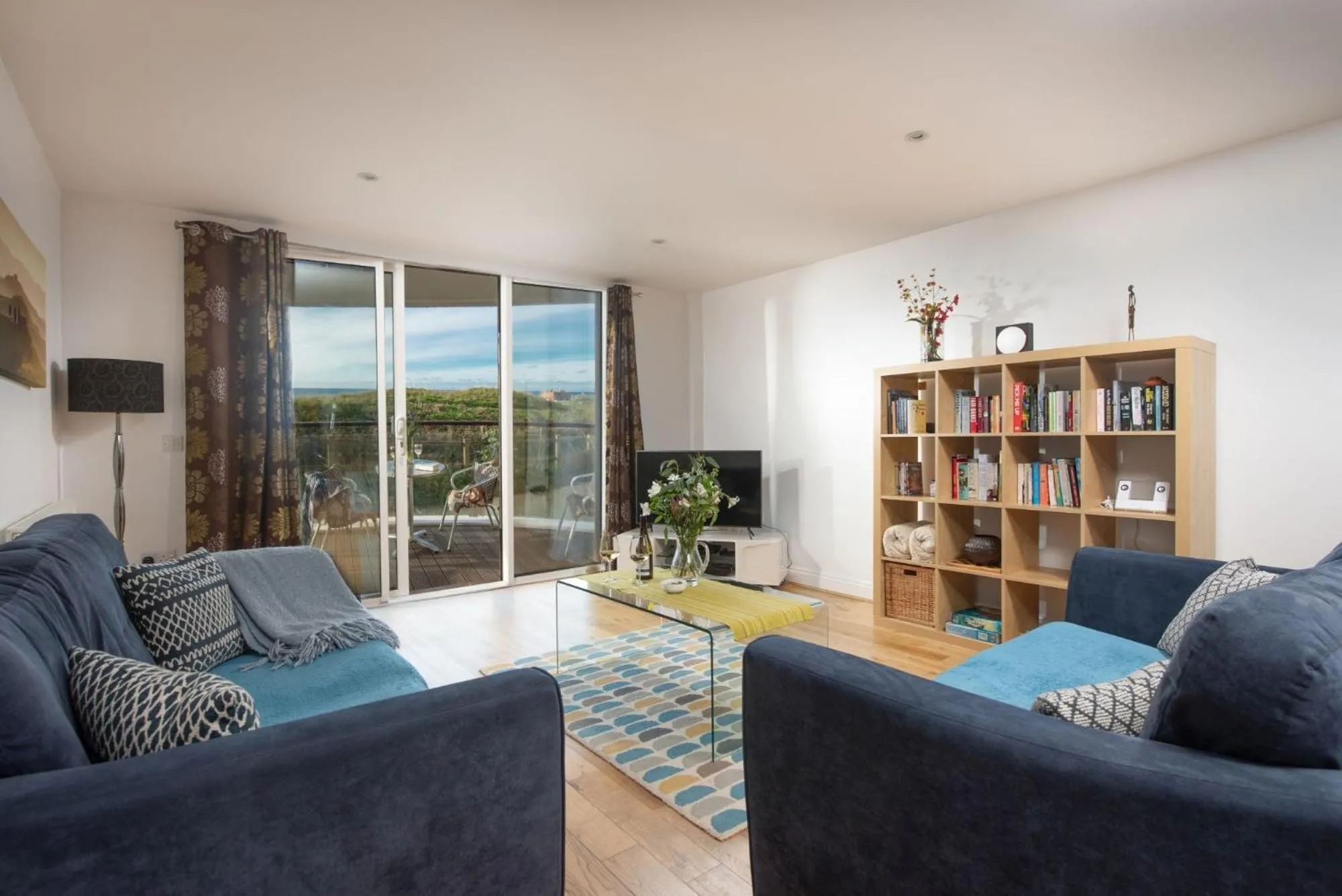 10 Bredon Court - Close to Town & Beaches - Free Parking & WiFi - Sea View