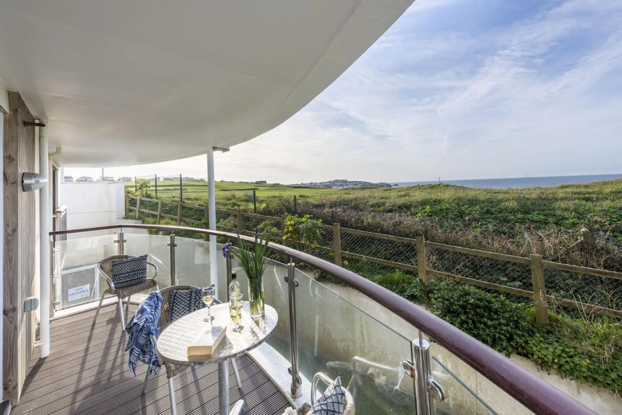 10 Bredon Court - Close to Town & Beaches - Free Parking & WiFi - Sea View
