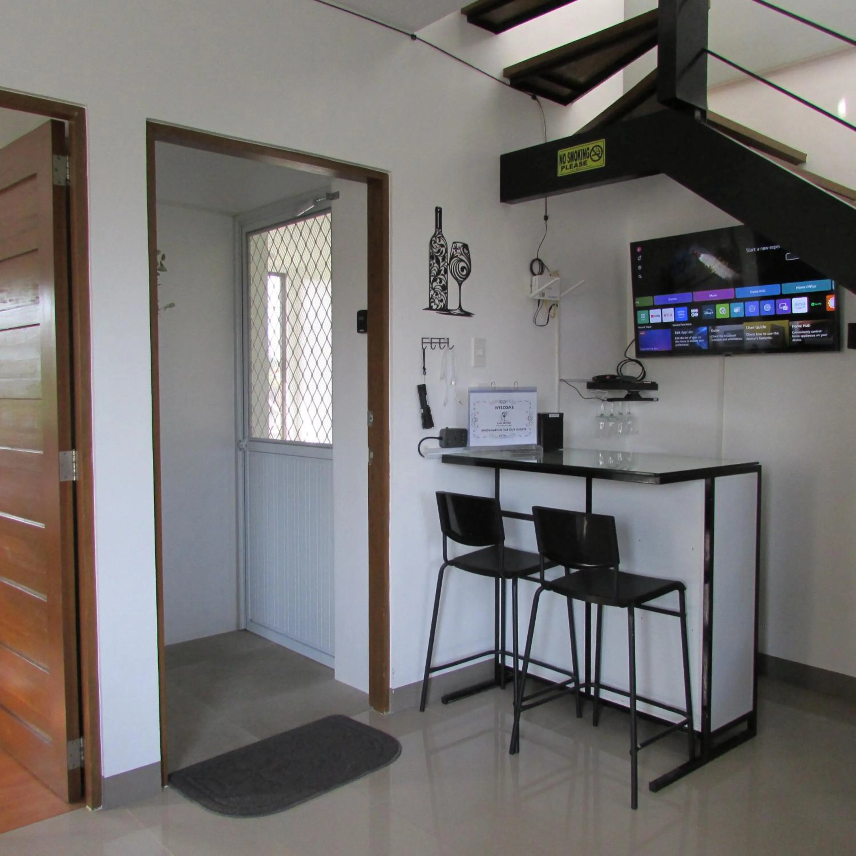 Lounge or bar in Casa Devino - Discover the Perfect Condo Getaway in Luxury, Netflix, Free Parking