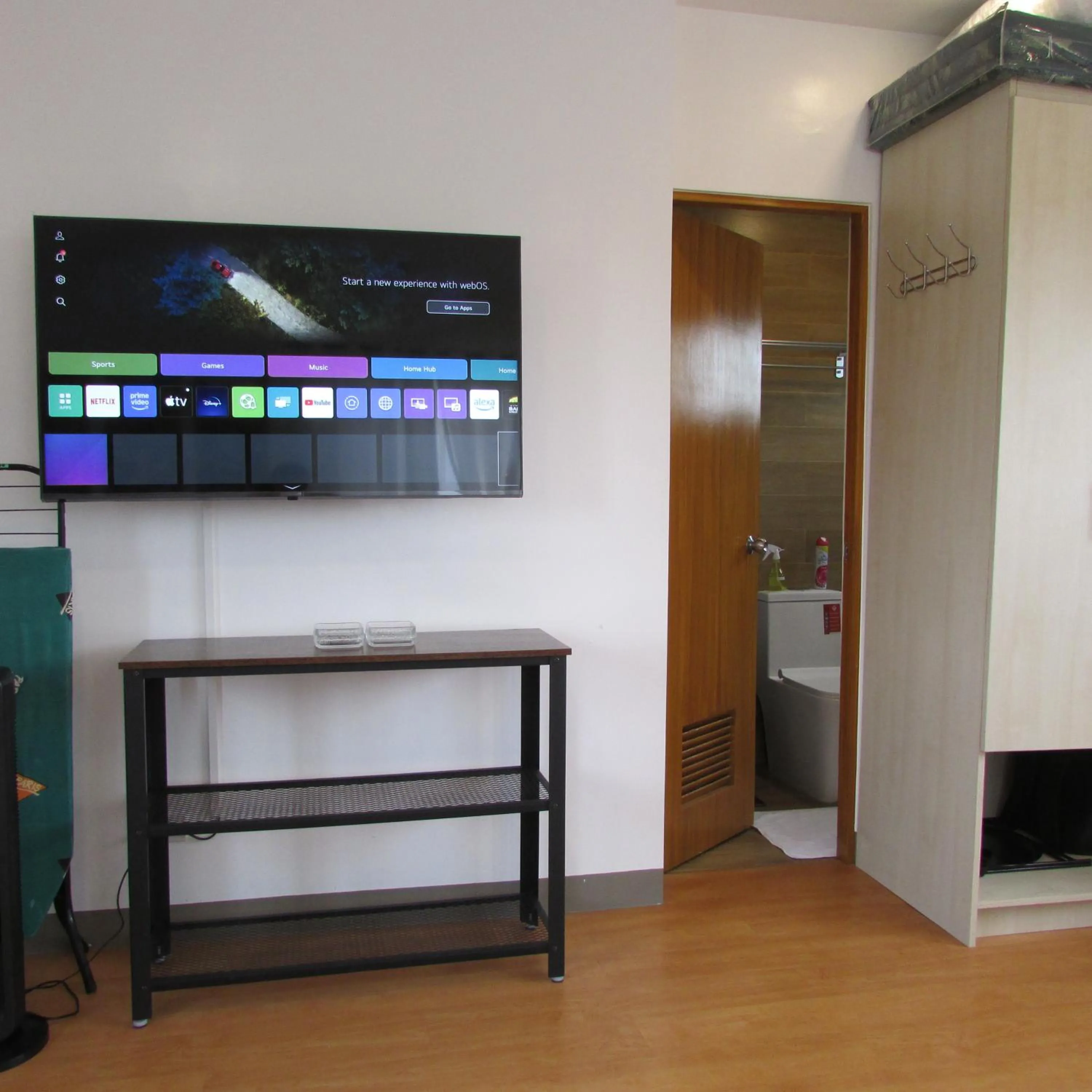 Bedroom in Casa Devino - Discover the Perfect Condo Getaway in Luxury, Netflix, Free Parking