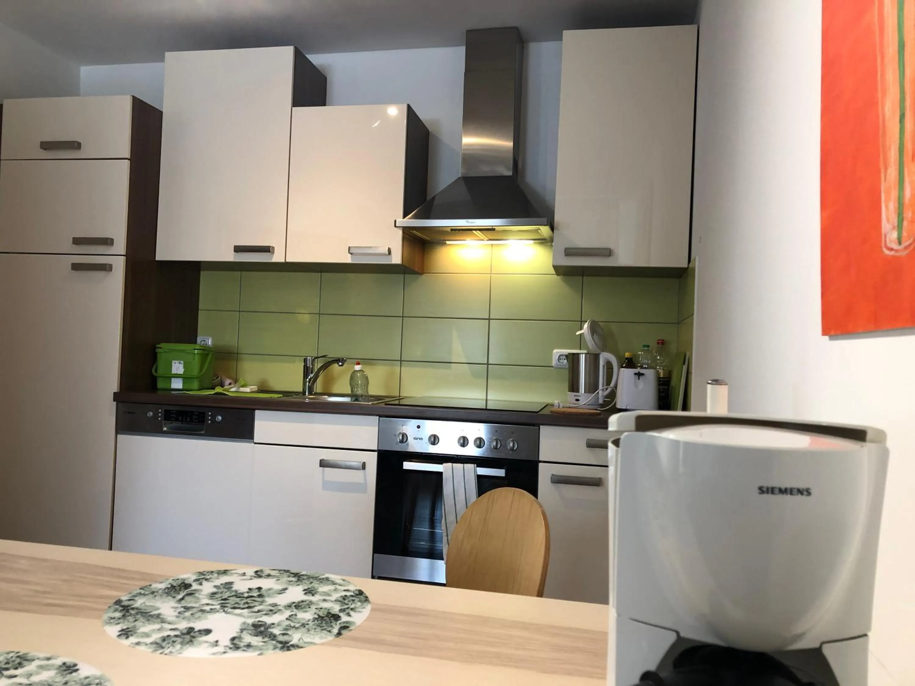 Kitchen or kitchenette in Für aktive Reisende mein Aparthotel Ochsenfurt mit Terrasse, ideal for long stay, relocation