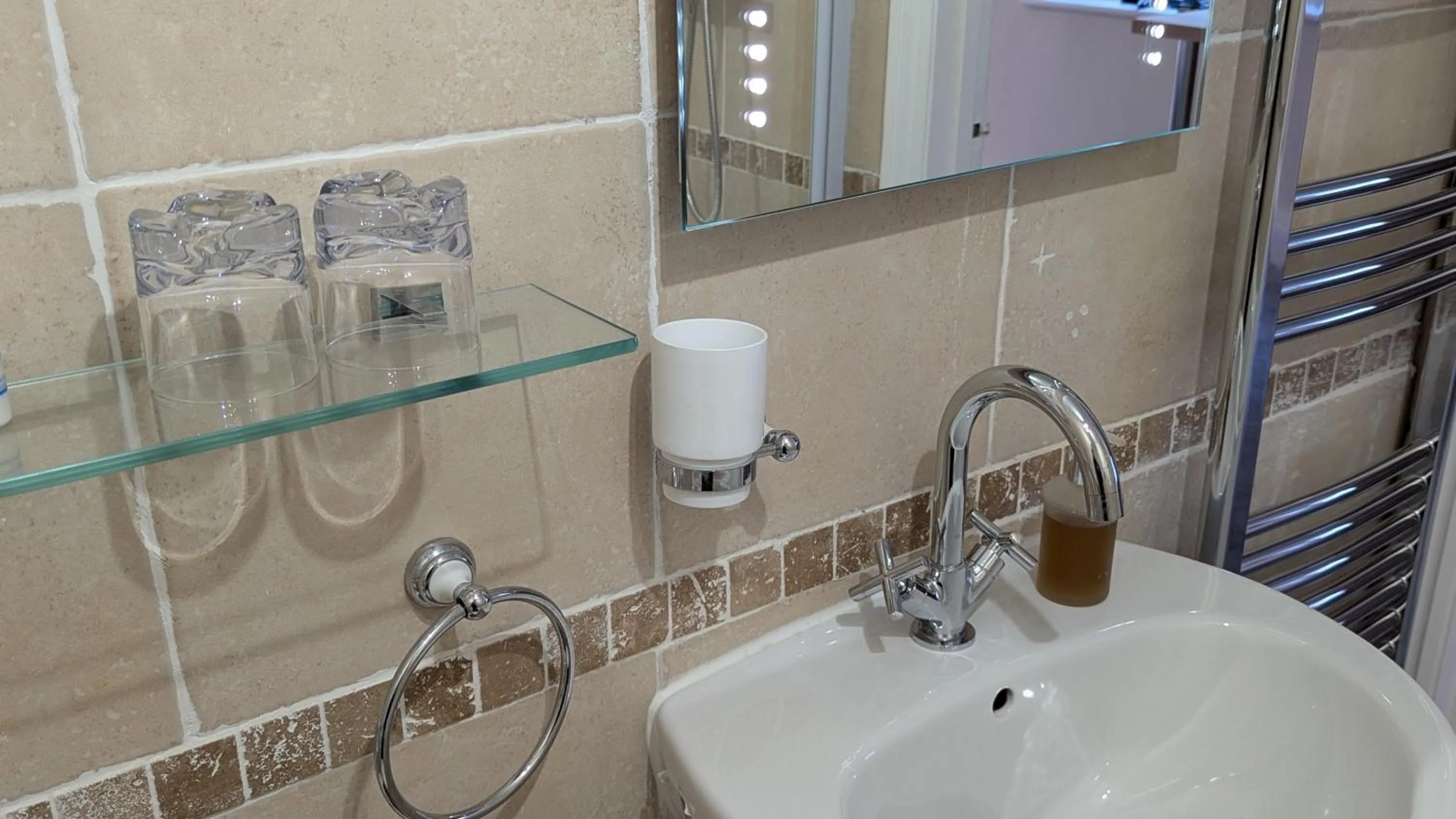 Bathroom in Ivybridge Guesthouse