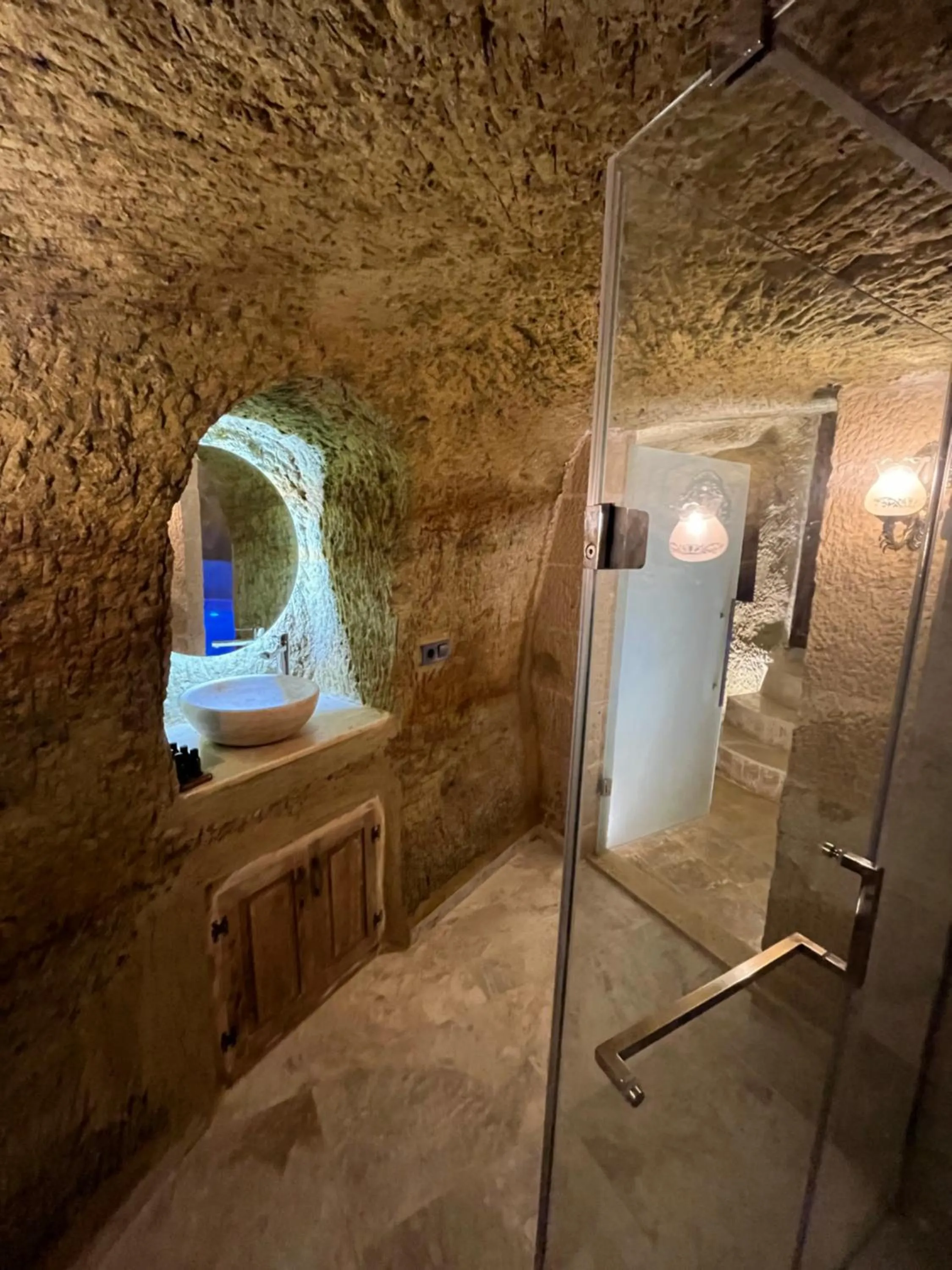 Bathroom in Chakra Special Caves