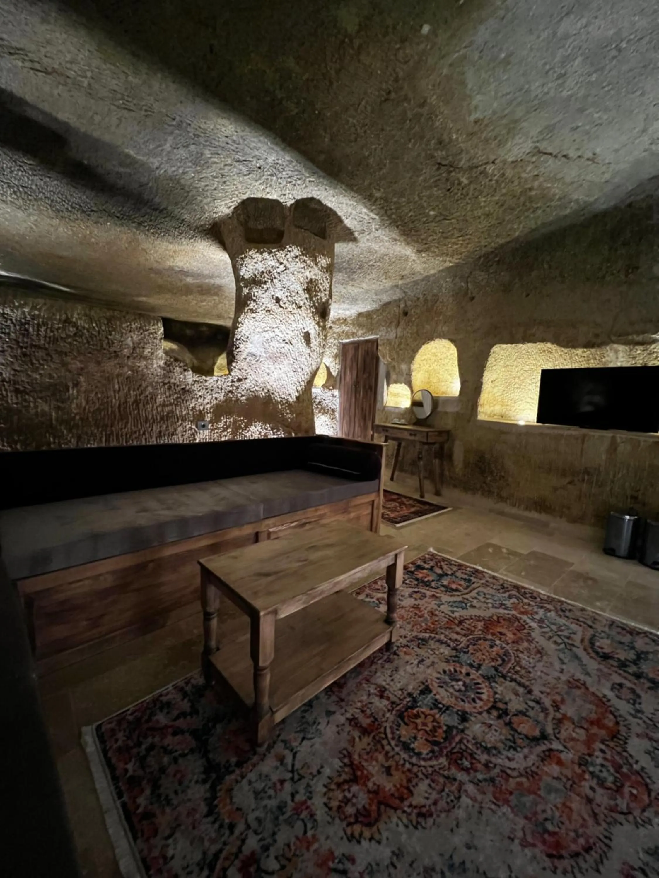 Photo of the whole room in Chakra Special Caves