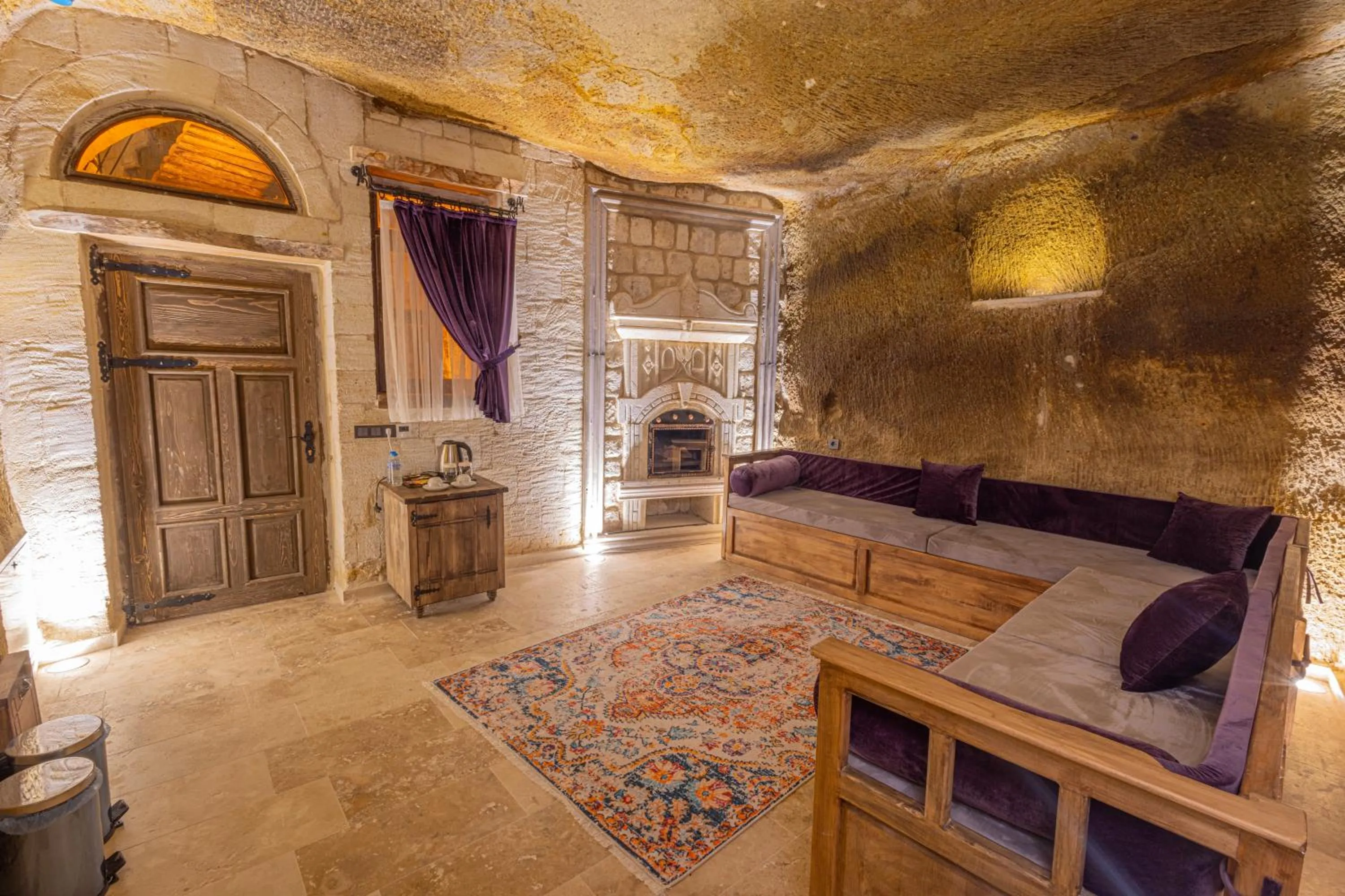 flat iron, Bed in Chakra Special Caves