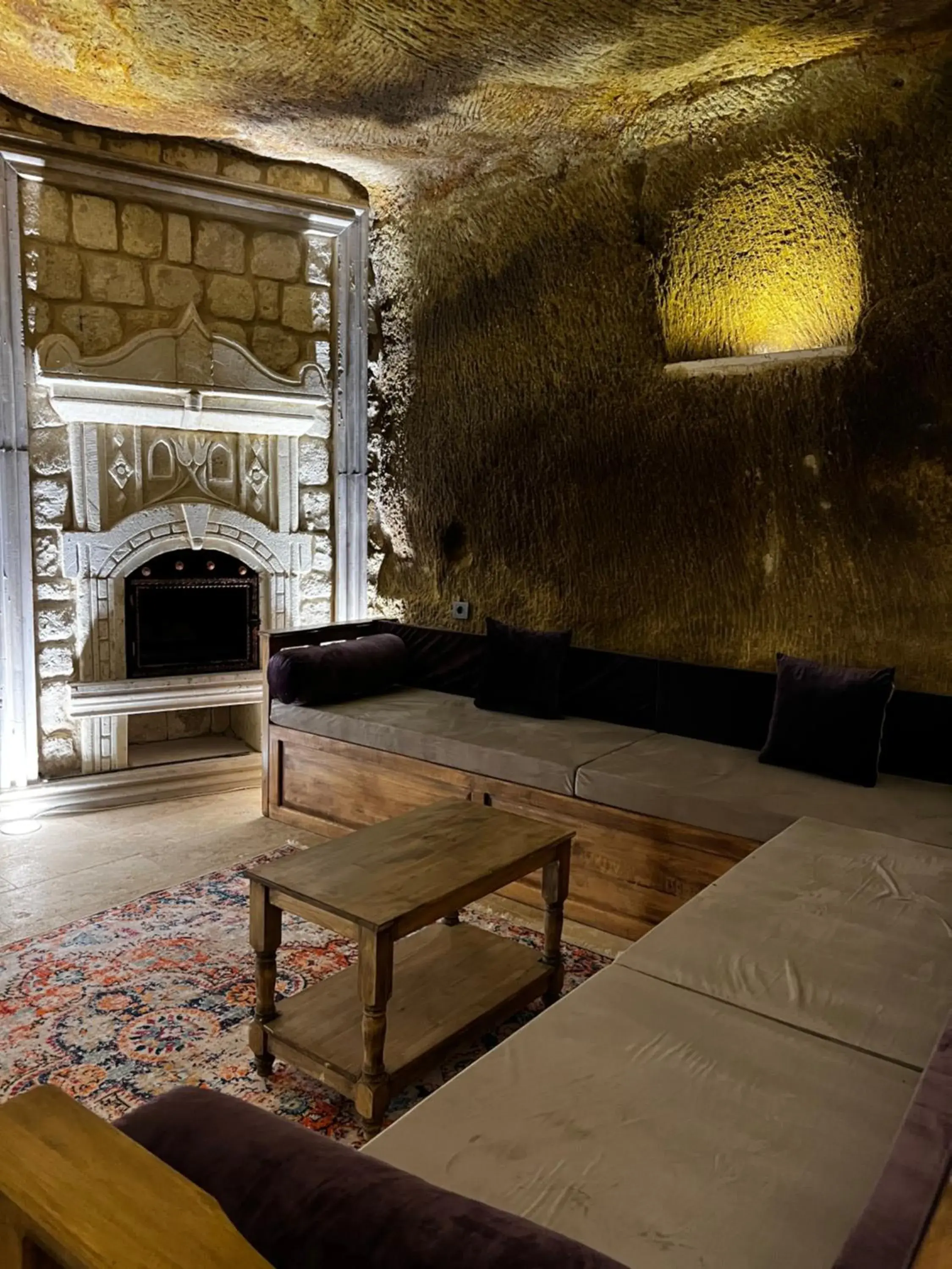 flat iron, Bed in Chakra Special Caves flat iron, Bed in Chakra Special Caves