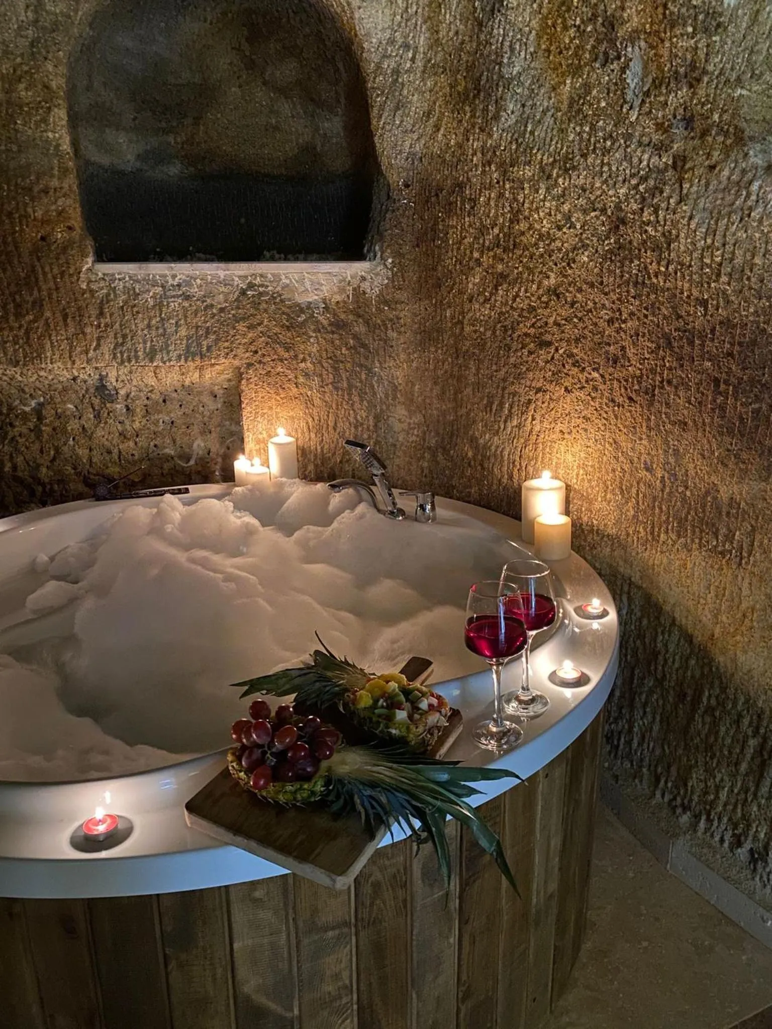 Hot Tub in Chakra Special Caves