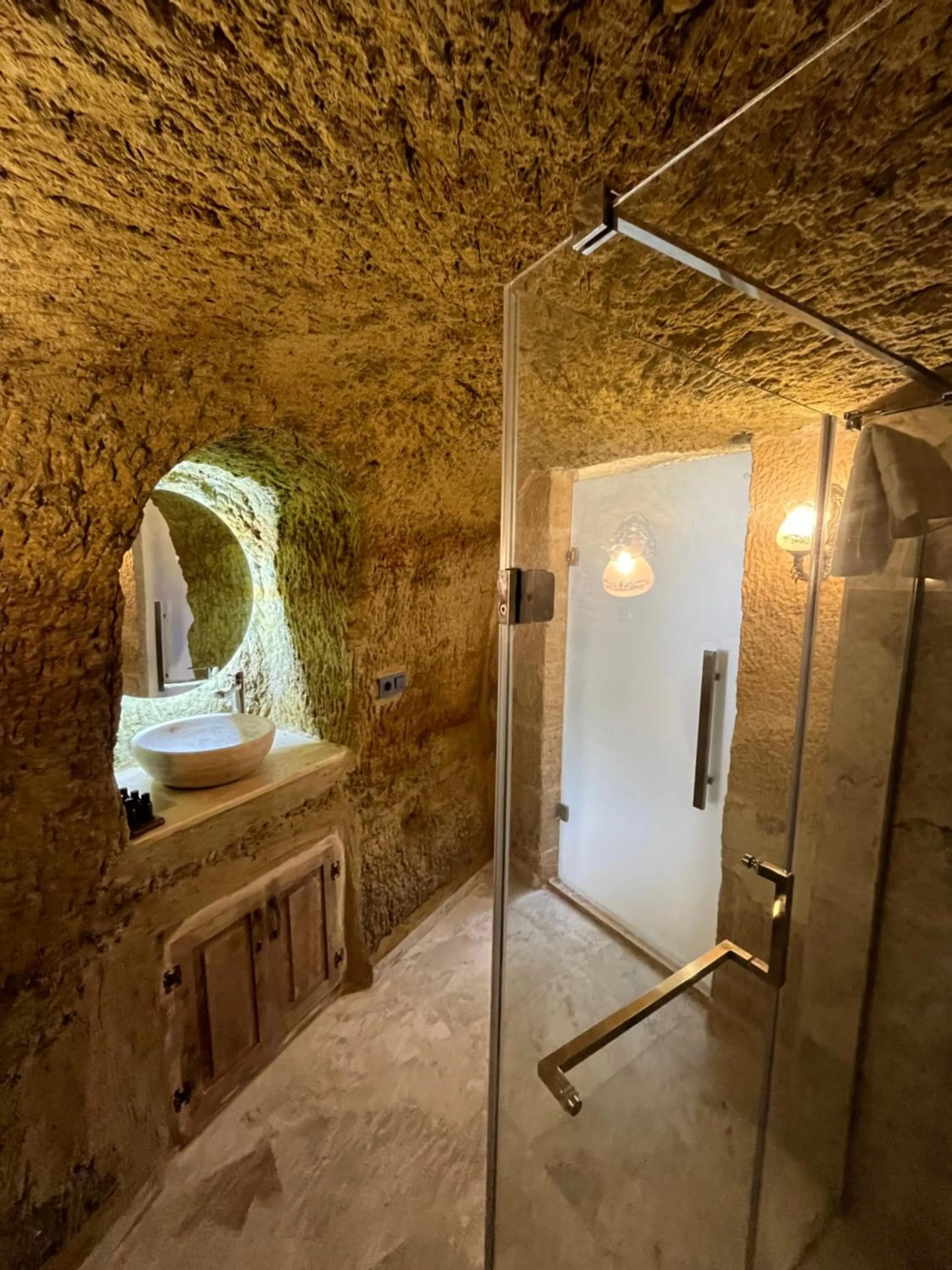 Bathroom in Chakra Special Caves