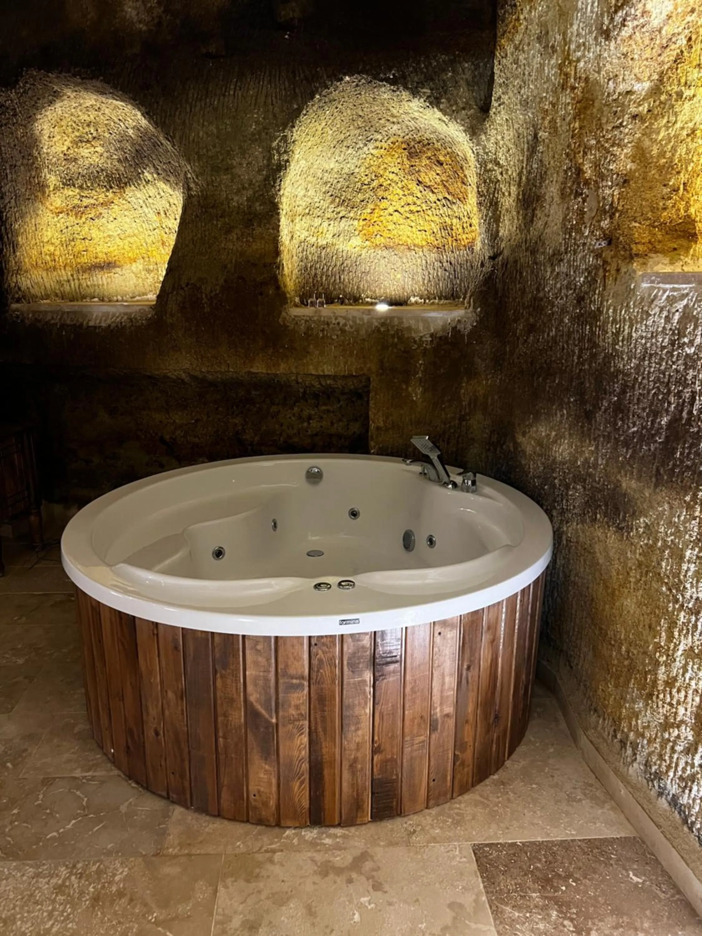 Hot Tub in Chakra Special Caves