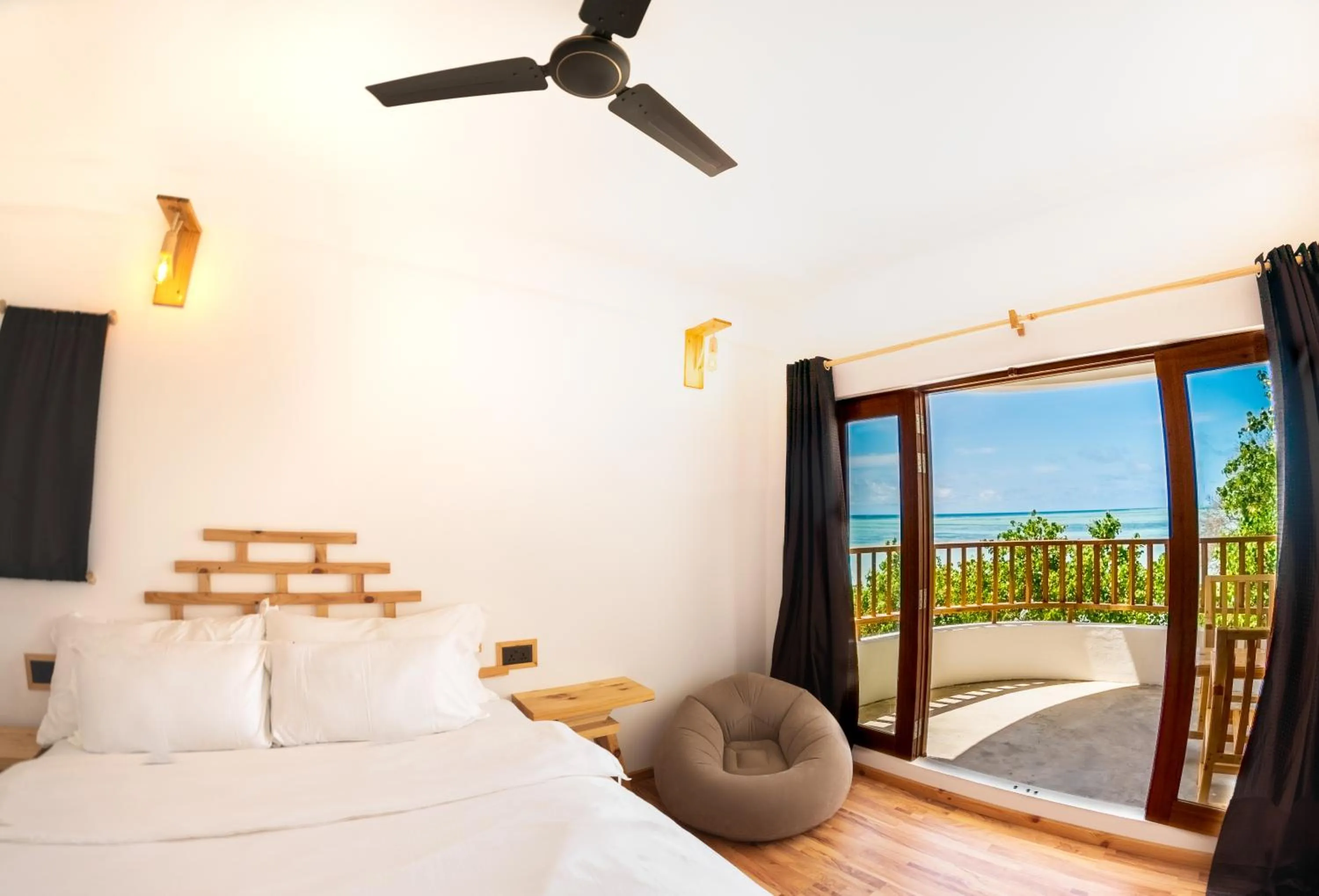 Property building, Bed in Manta Sea View Himandhoo