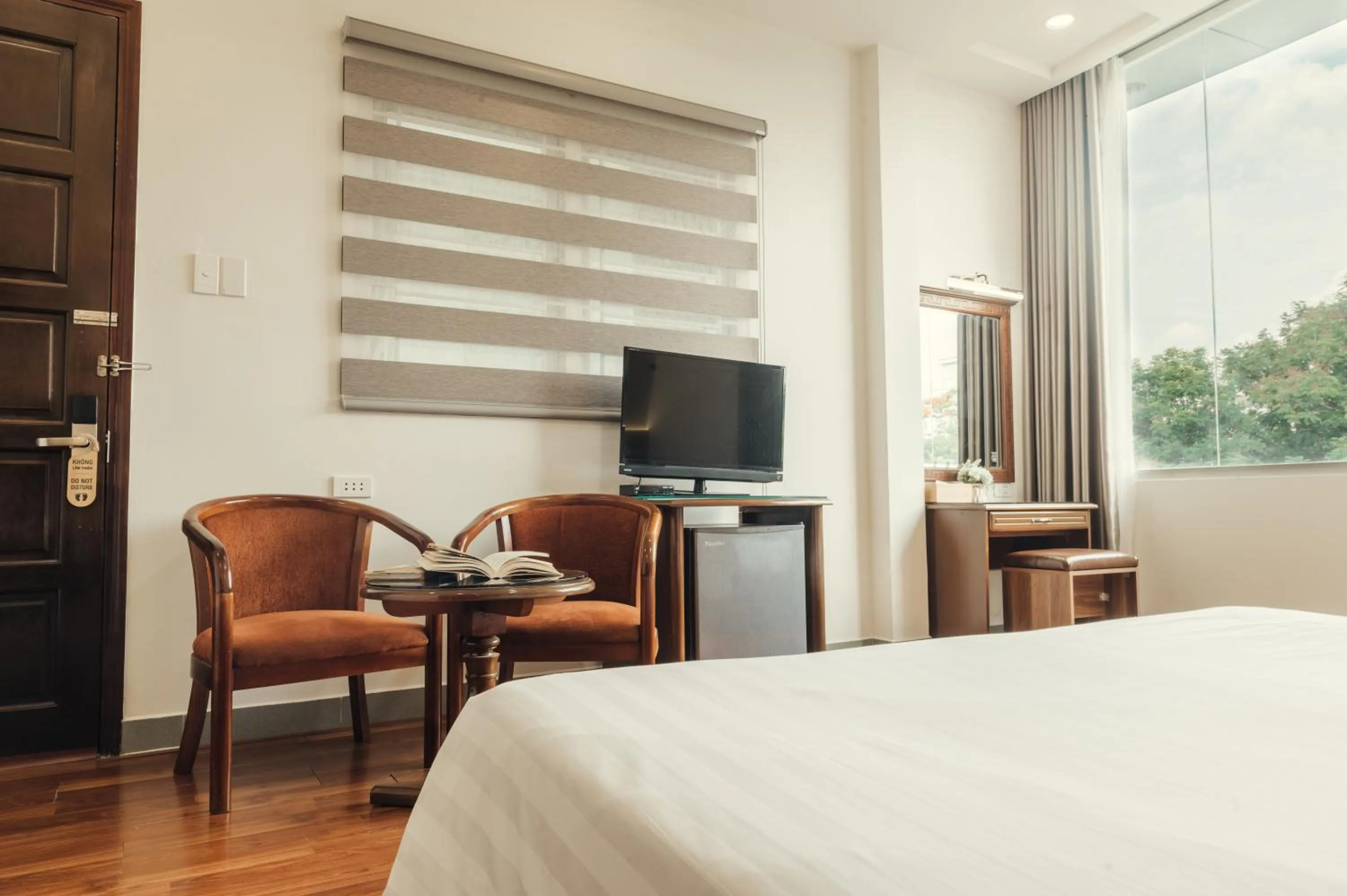 Bedroom, Bed in Lantern Hotel