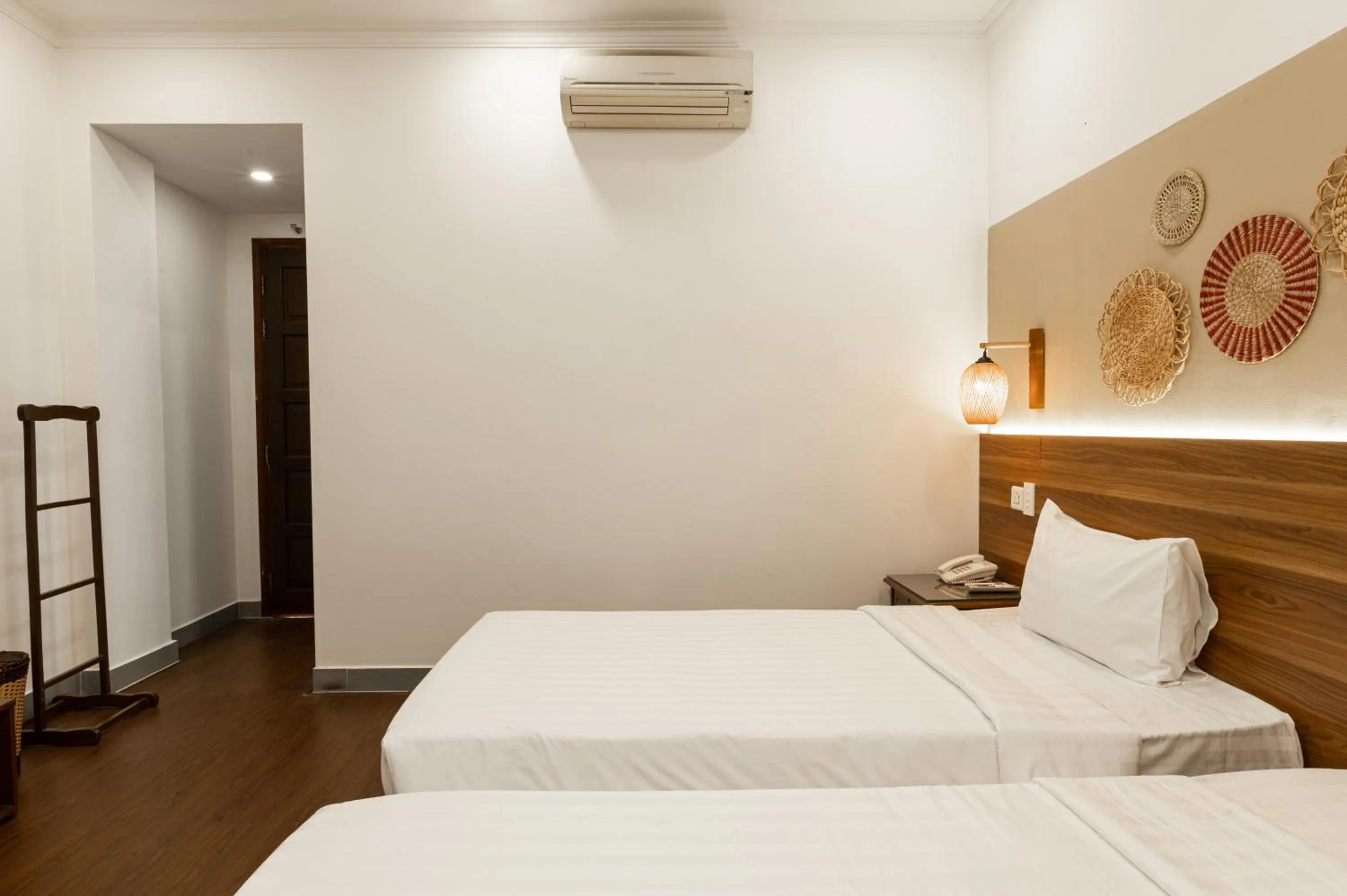 Bedroom, Bed in Lantern Hotel