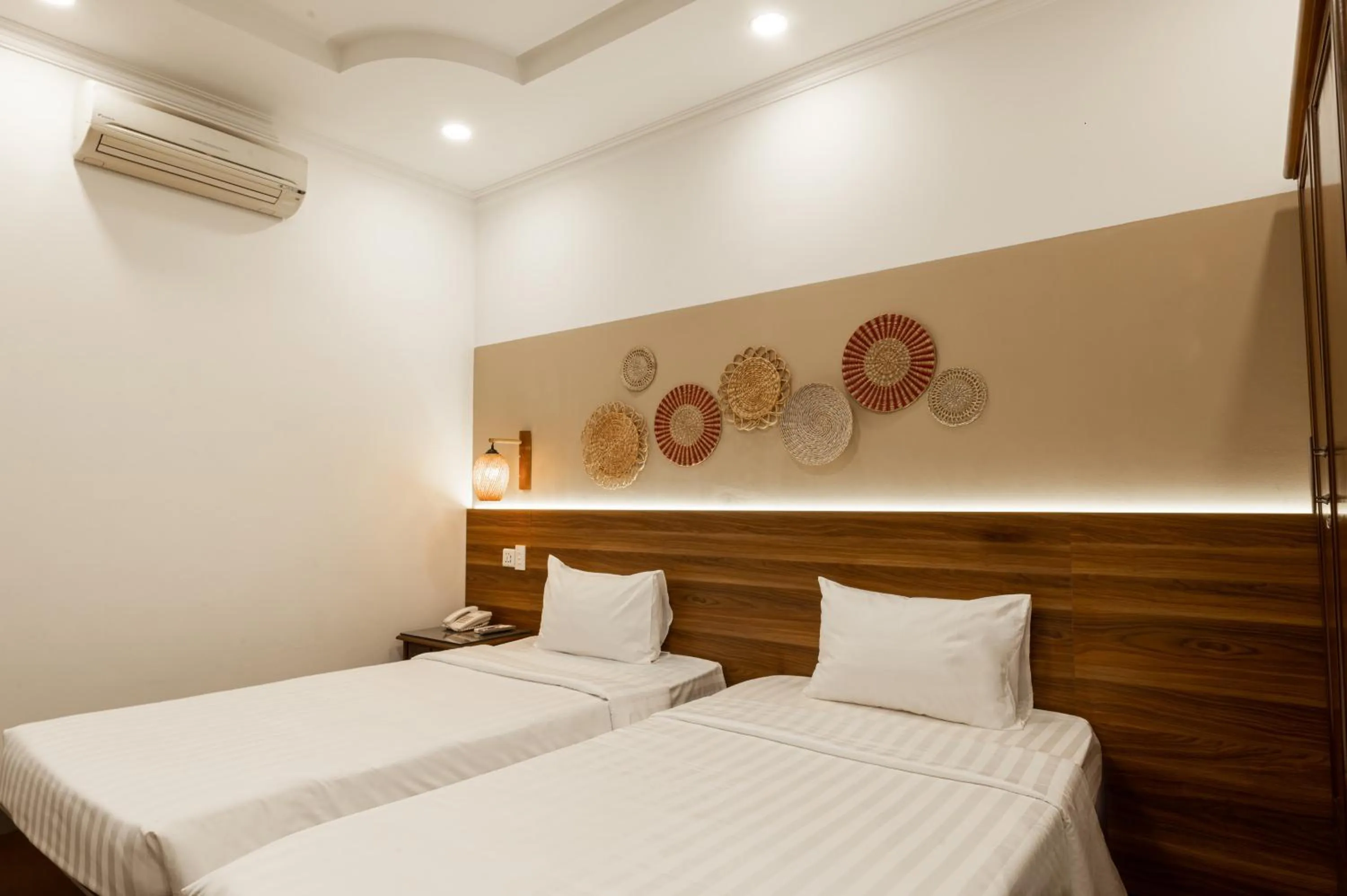 Bedroom, Bed in Lantern Hotel