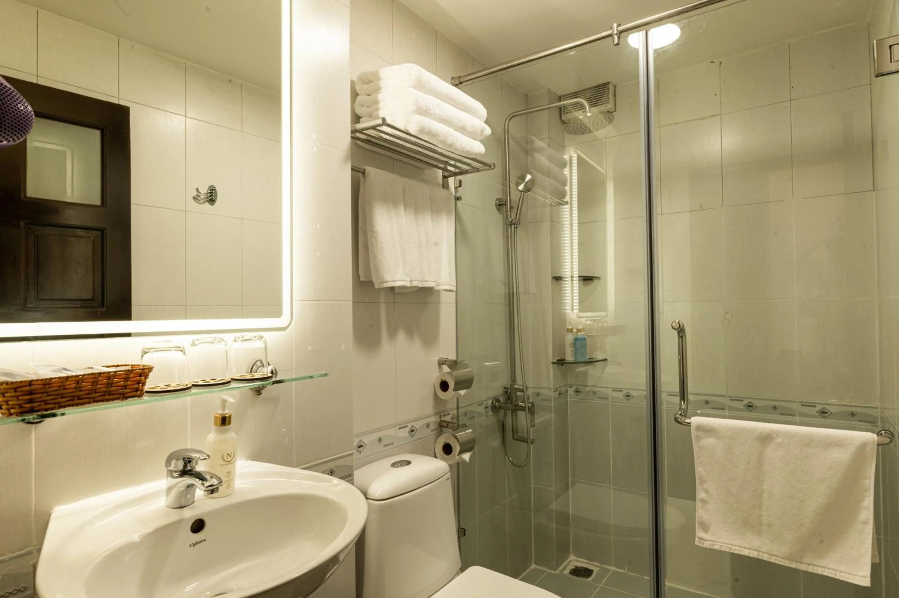 Shower in Lantern Hotel