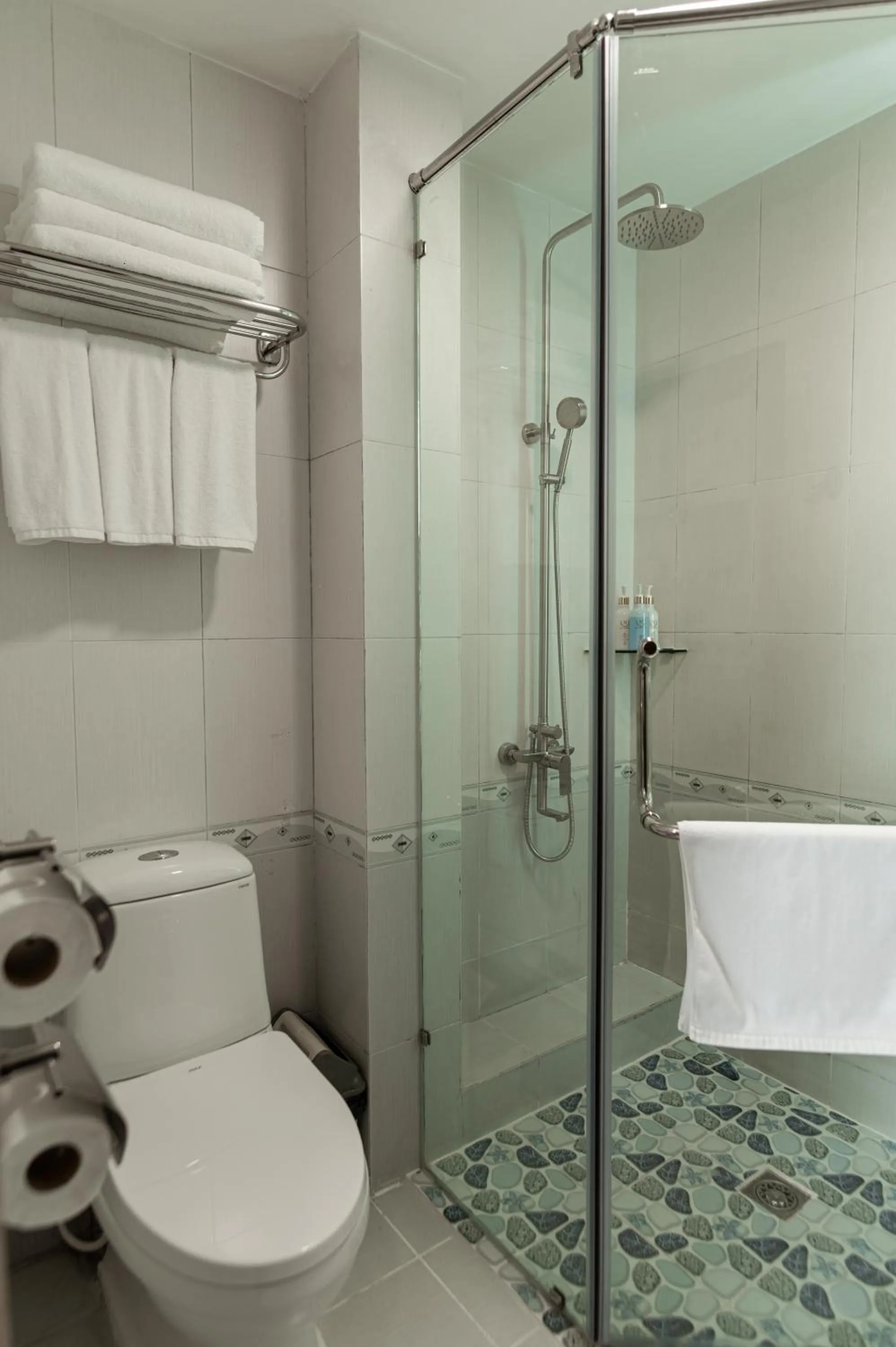 Shower in Lantern Hotel