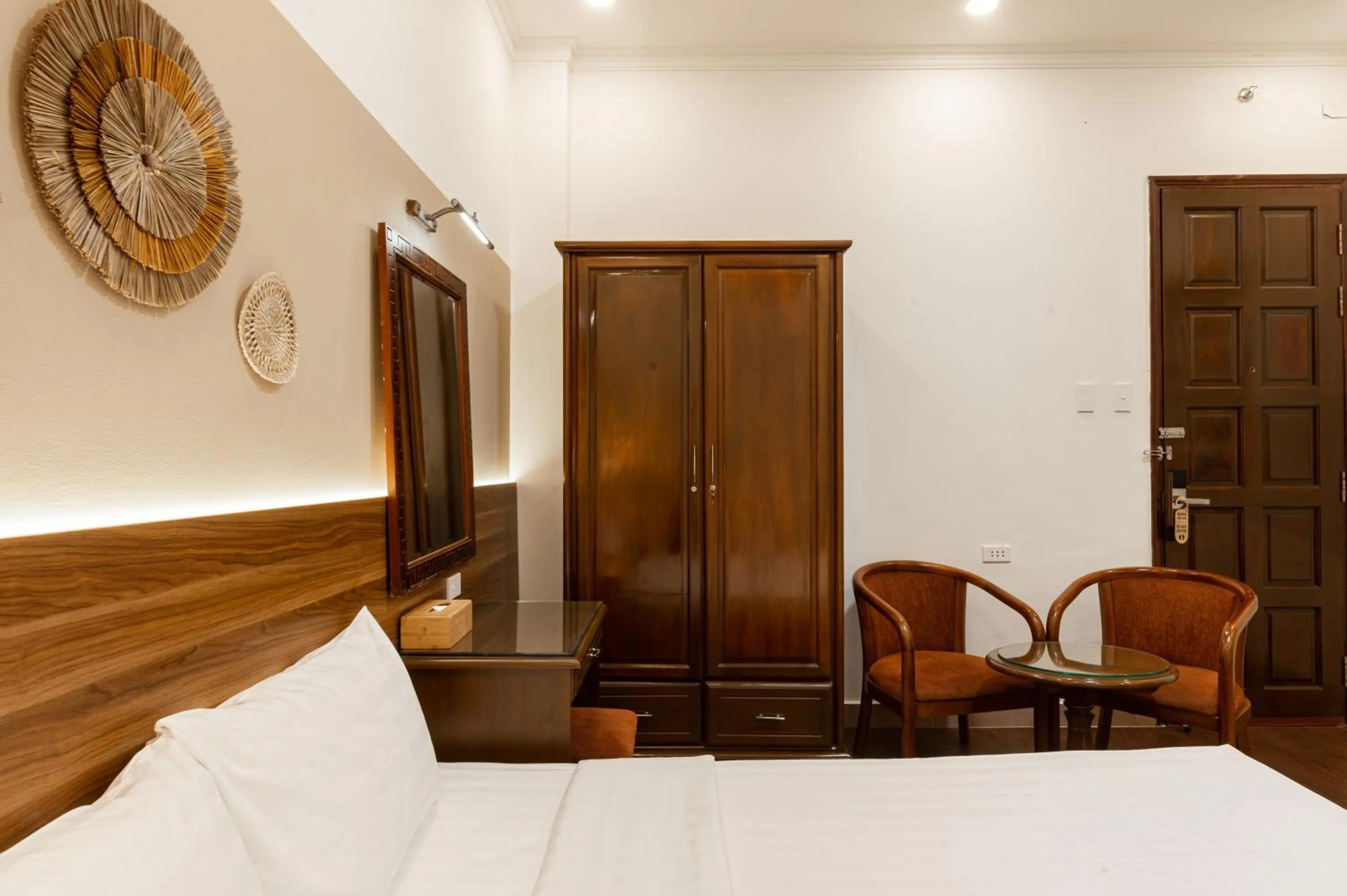 Bedroom, Bed in Lantern Hotel