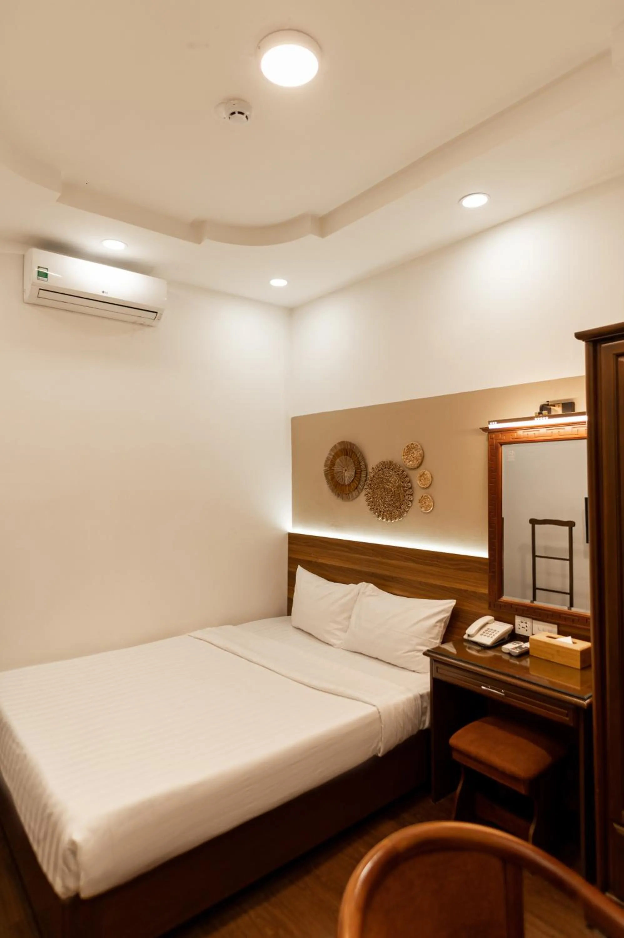 Bedroom, Bed in Lantern Hotel