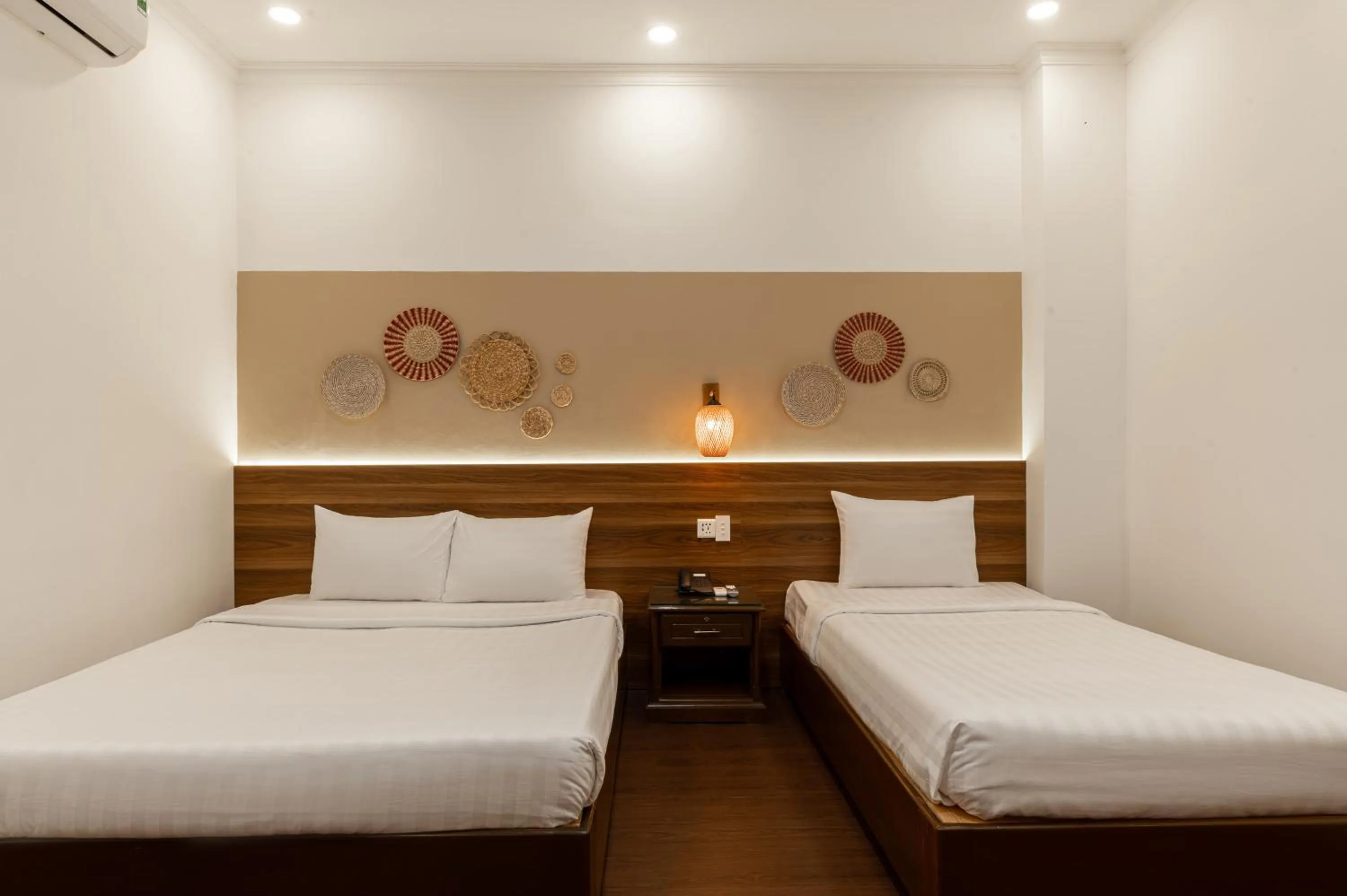 Bedroom, Bed in Lantern Hotel