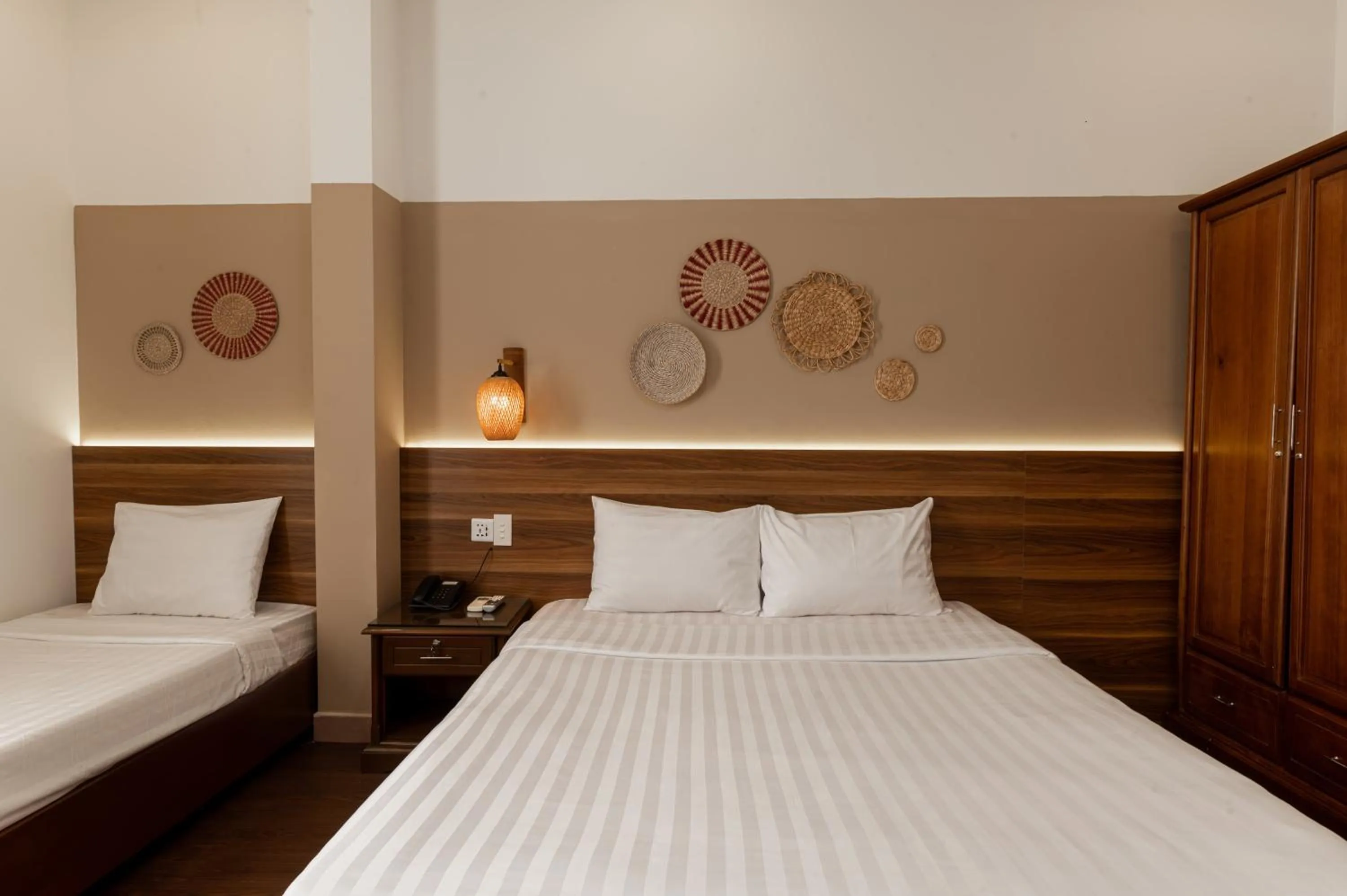 Bedroom, Bed in Lantern Hotel