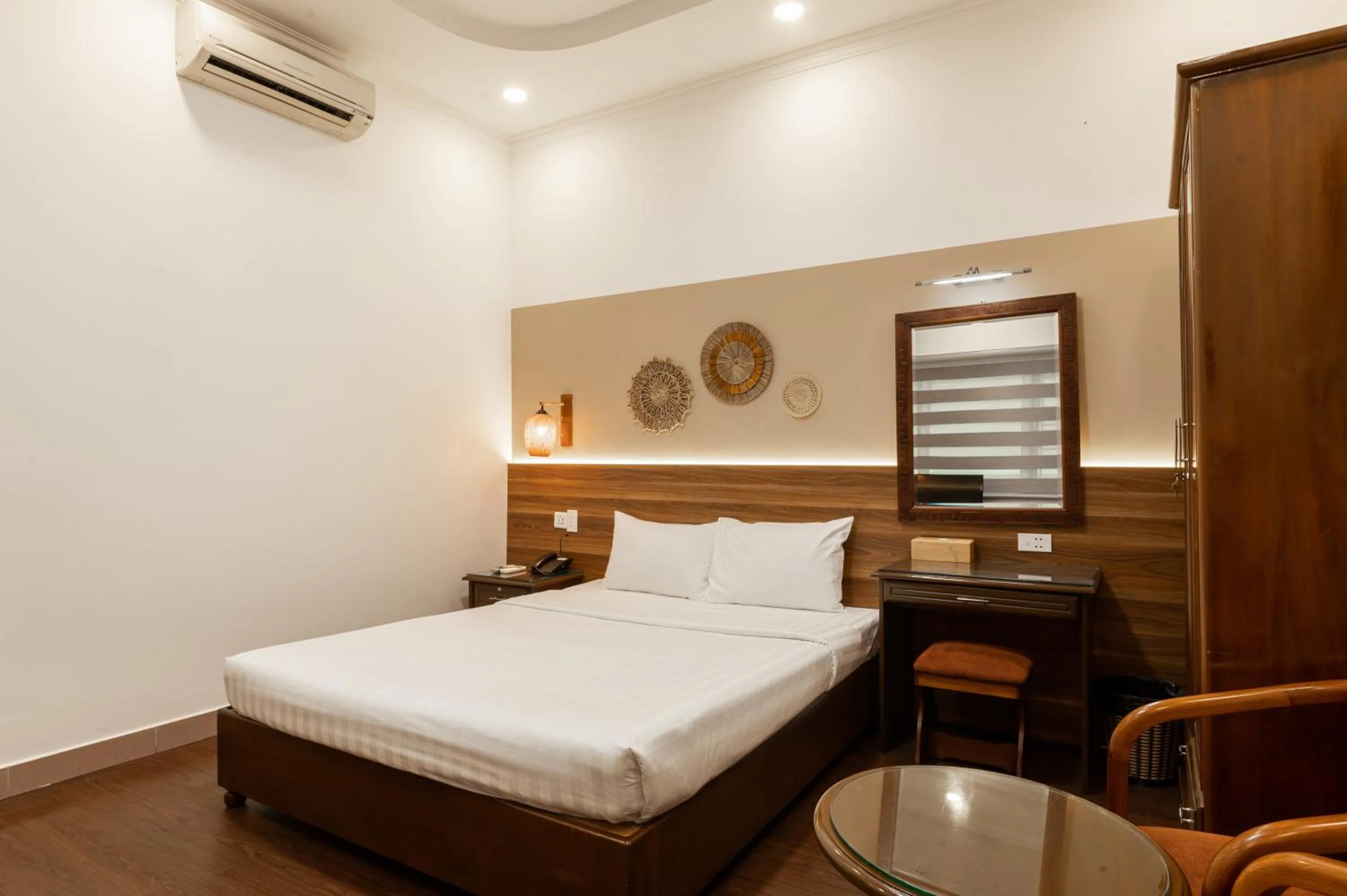 Bedroom, Bed in Lantern Hotel