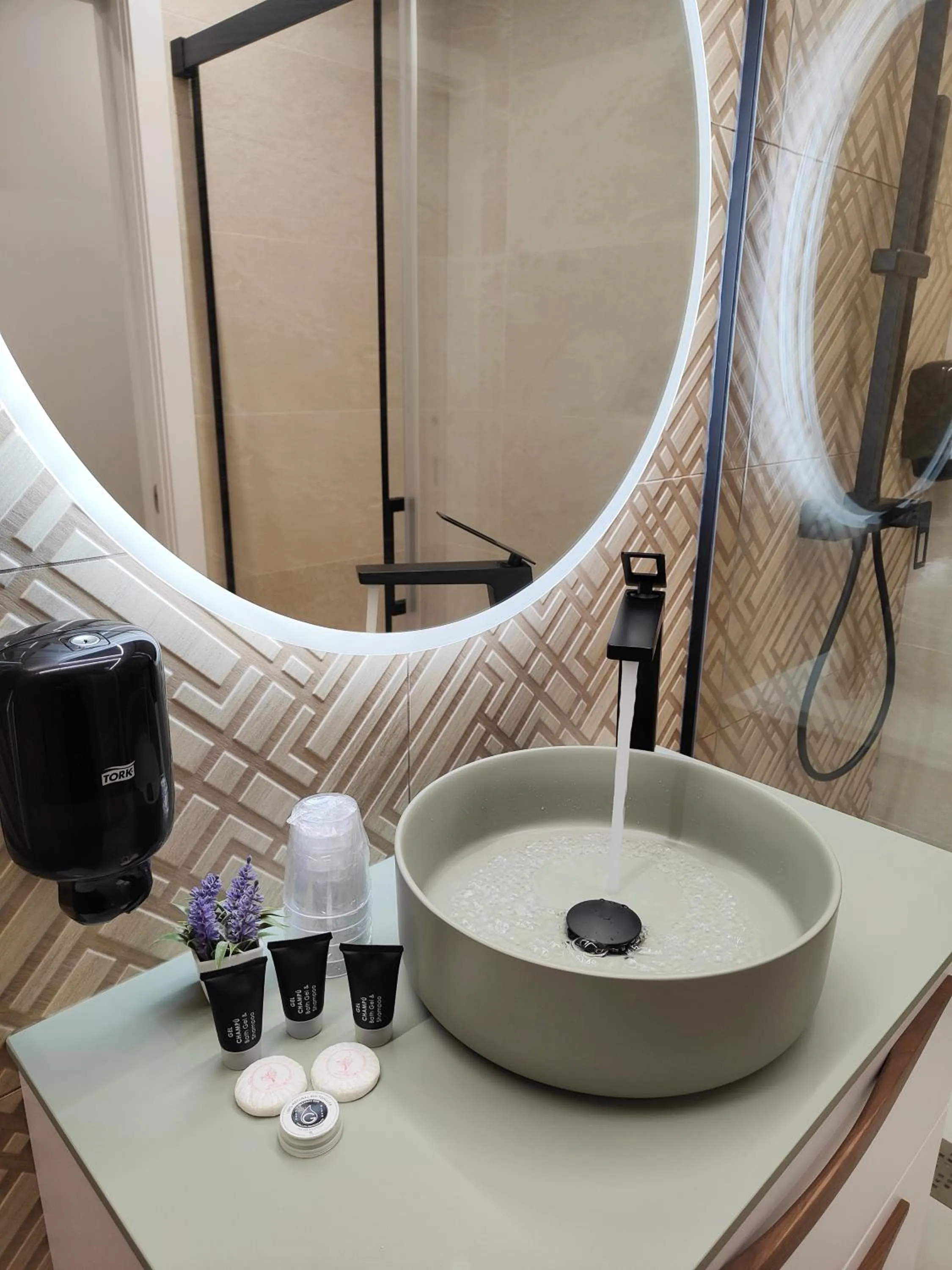 Bathroom in Apartamentos Centro Oviedo Caveda