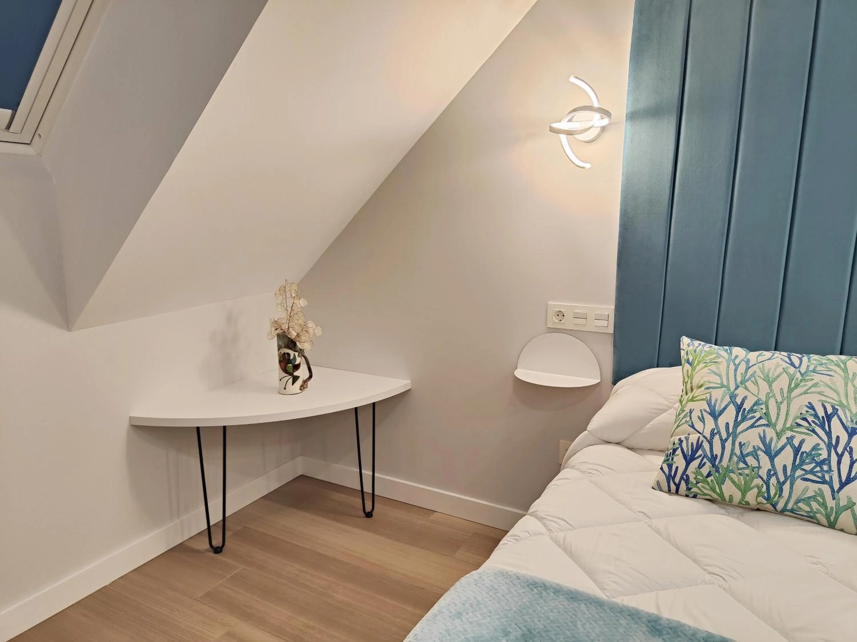 Bedroom, Bed in Apartamentos Centro Oviedo Caveda