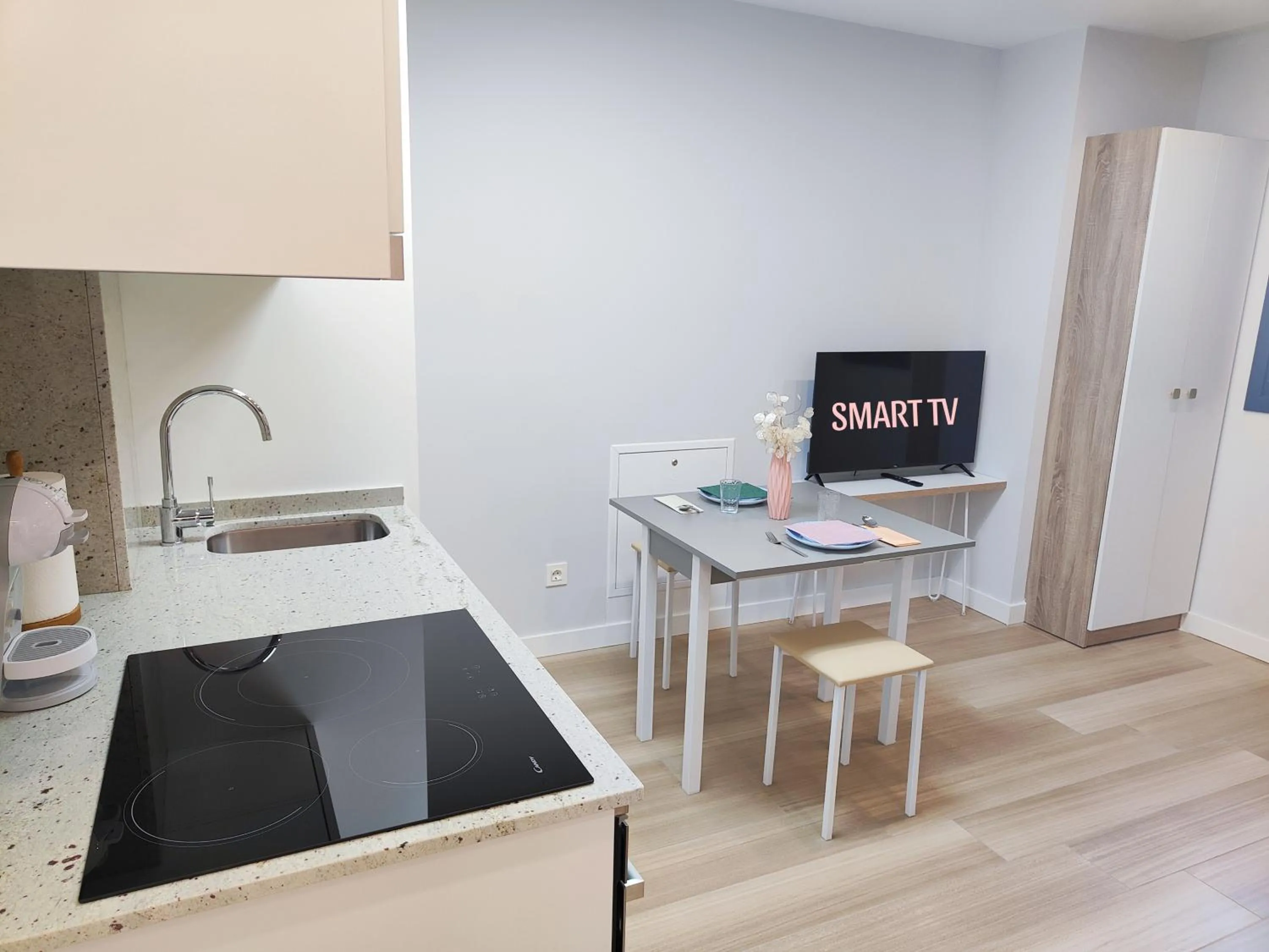 TV and multimedia in Apartamentos Centro Oviedo Caveda