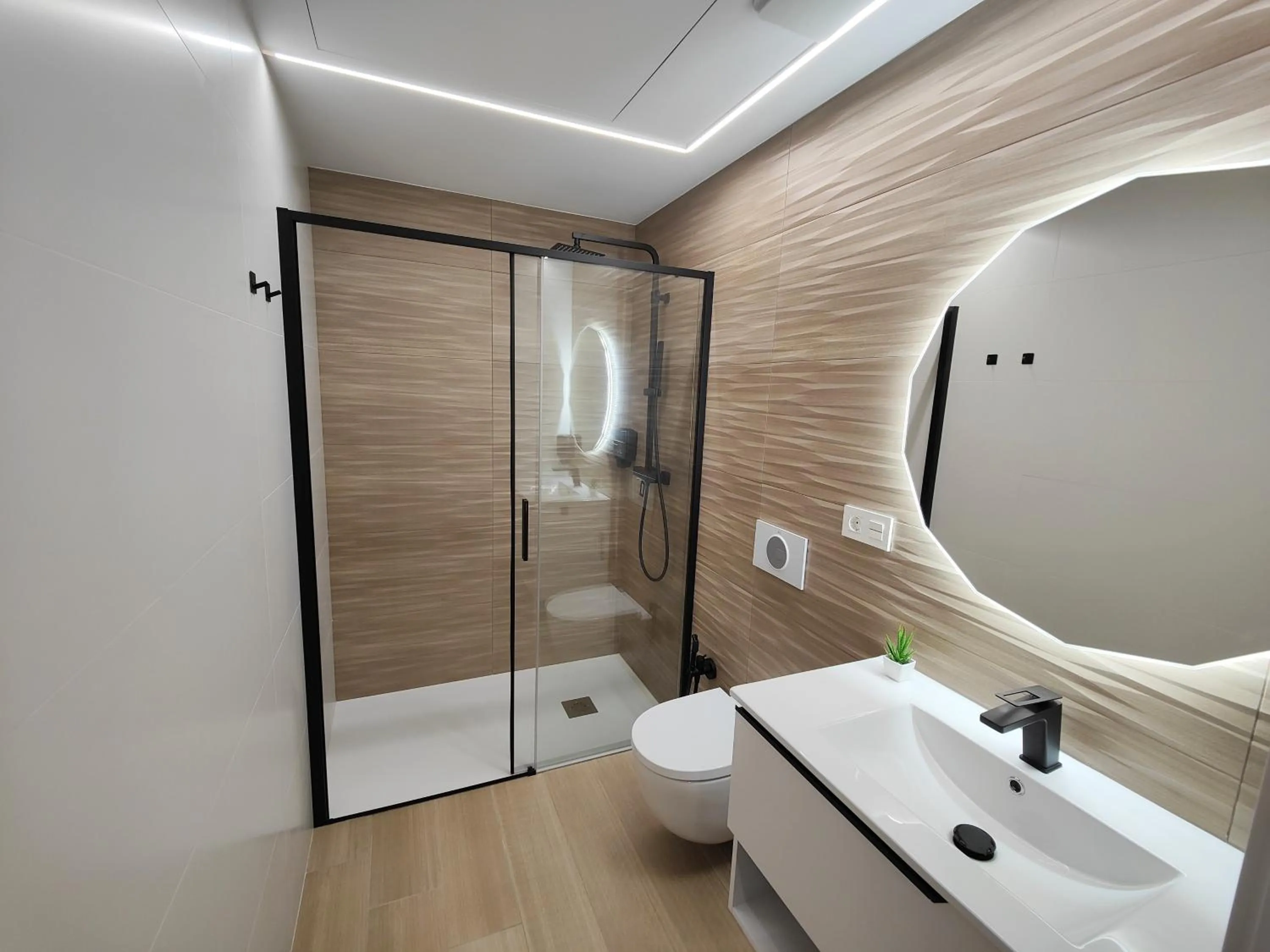 Shower in Apartamentos Centro Oviedo Caveda