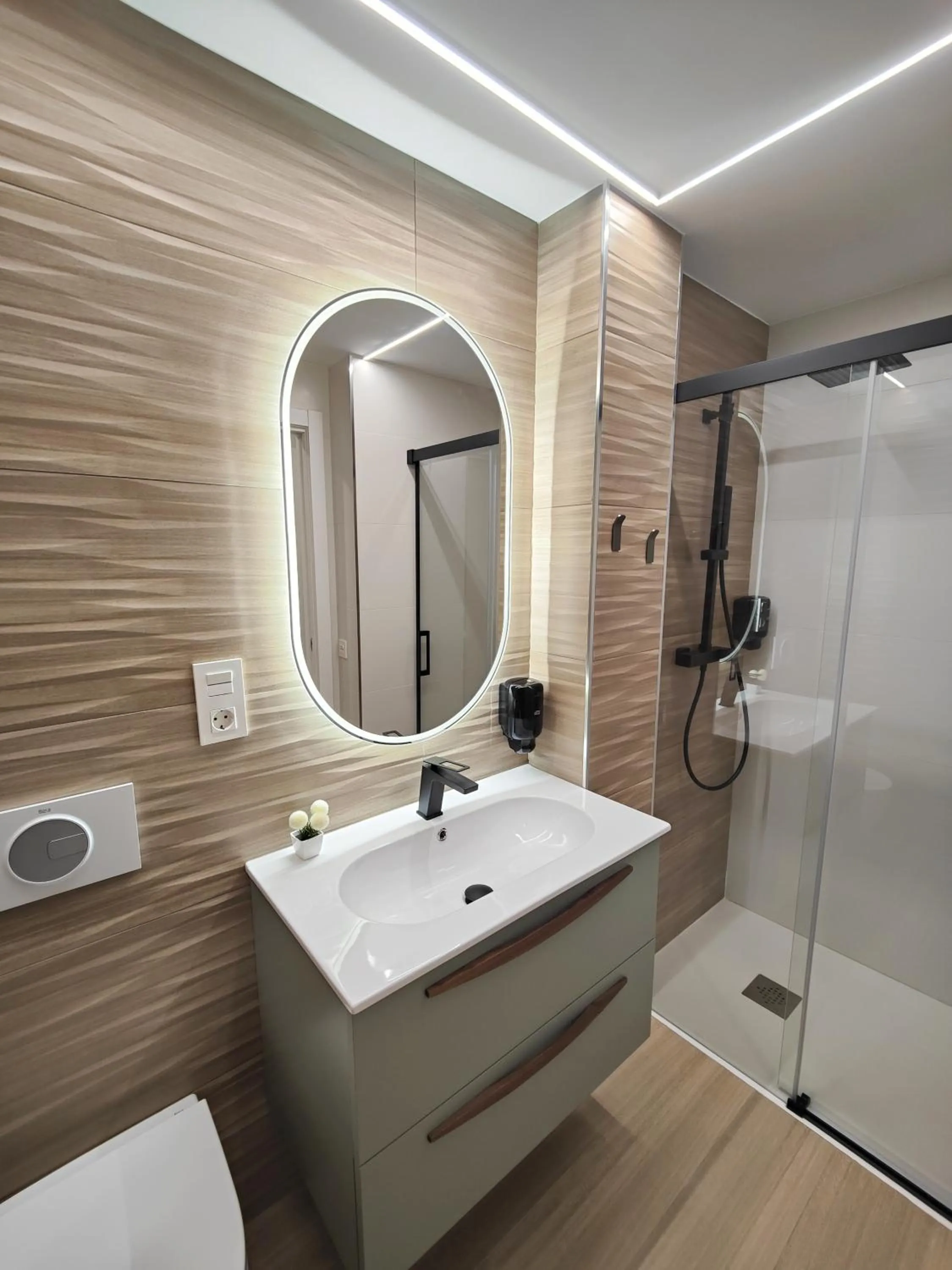 Shower in Apartamentos Centro Oviedo Caveda