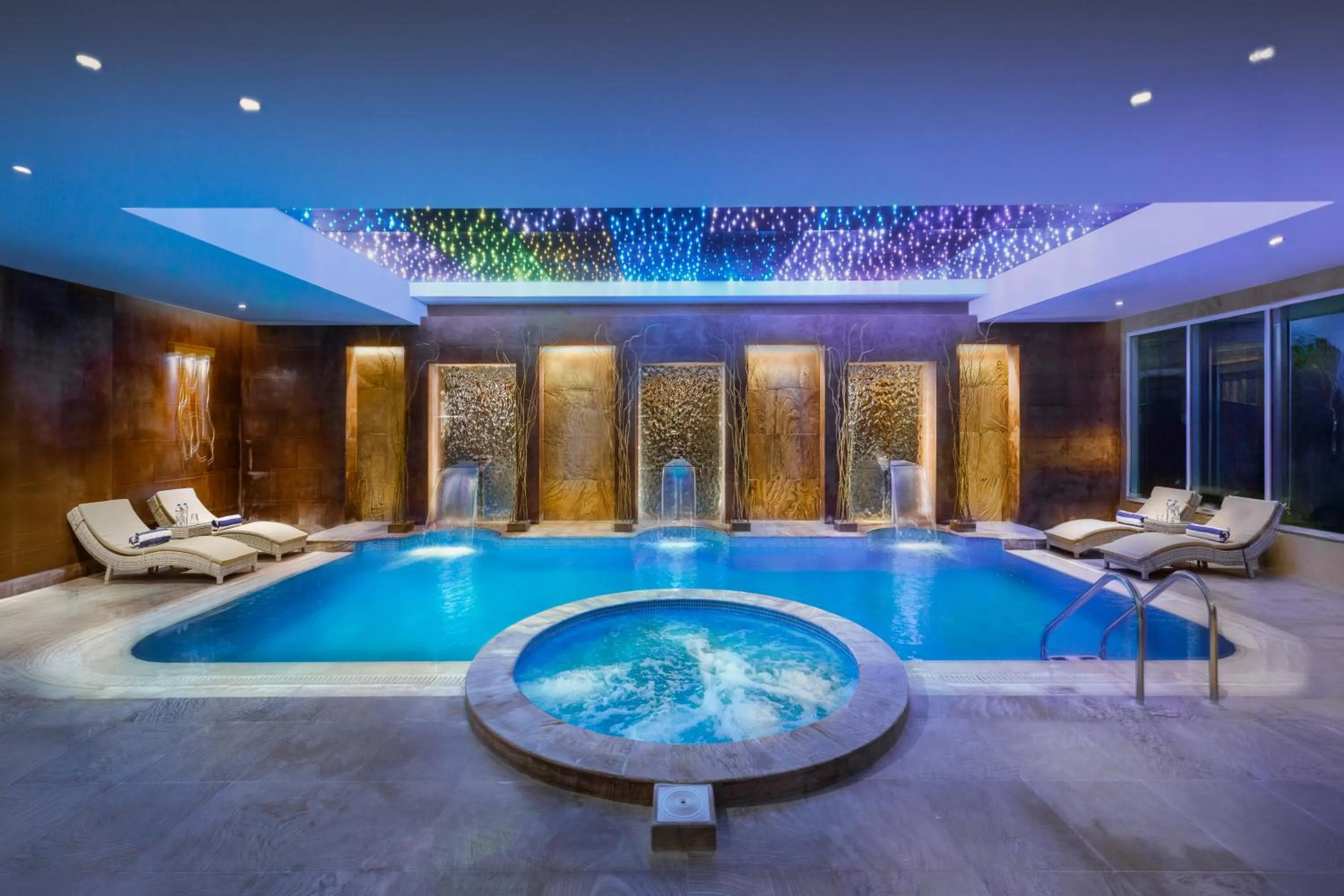 Swimming pool in Millennium Place Doha