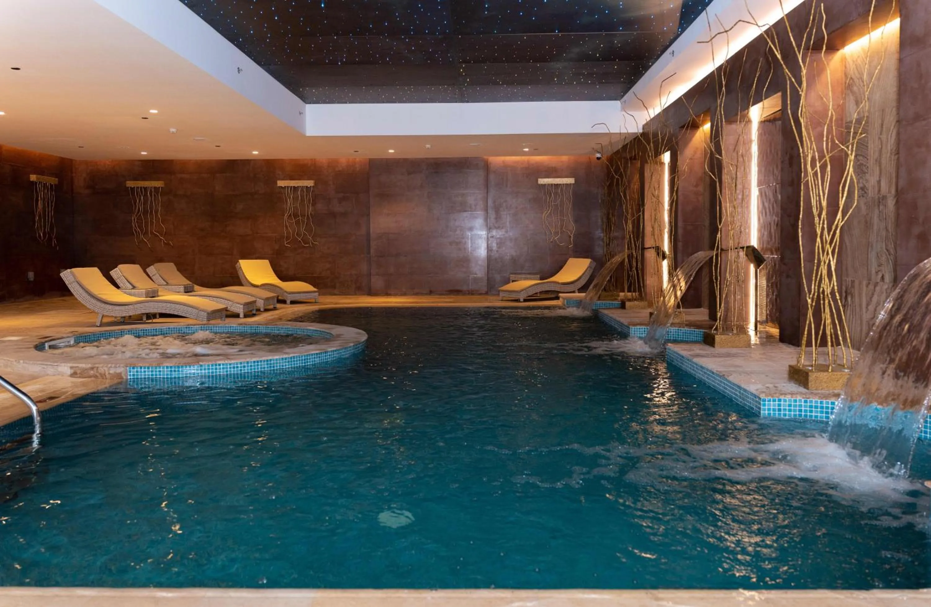Swimming pool in Millennium Place Doha