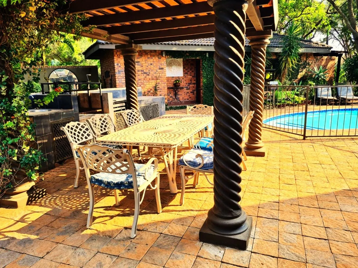 Swimming pool in Barnstormers Rest