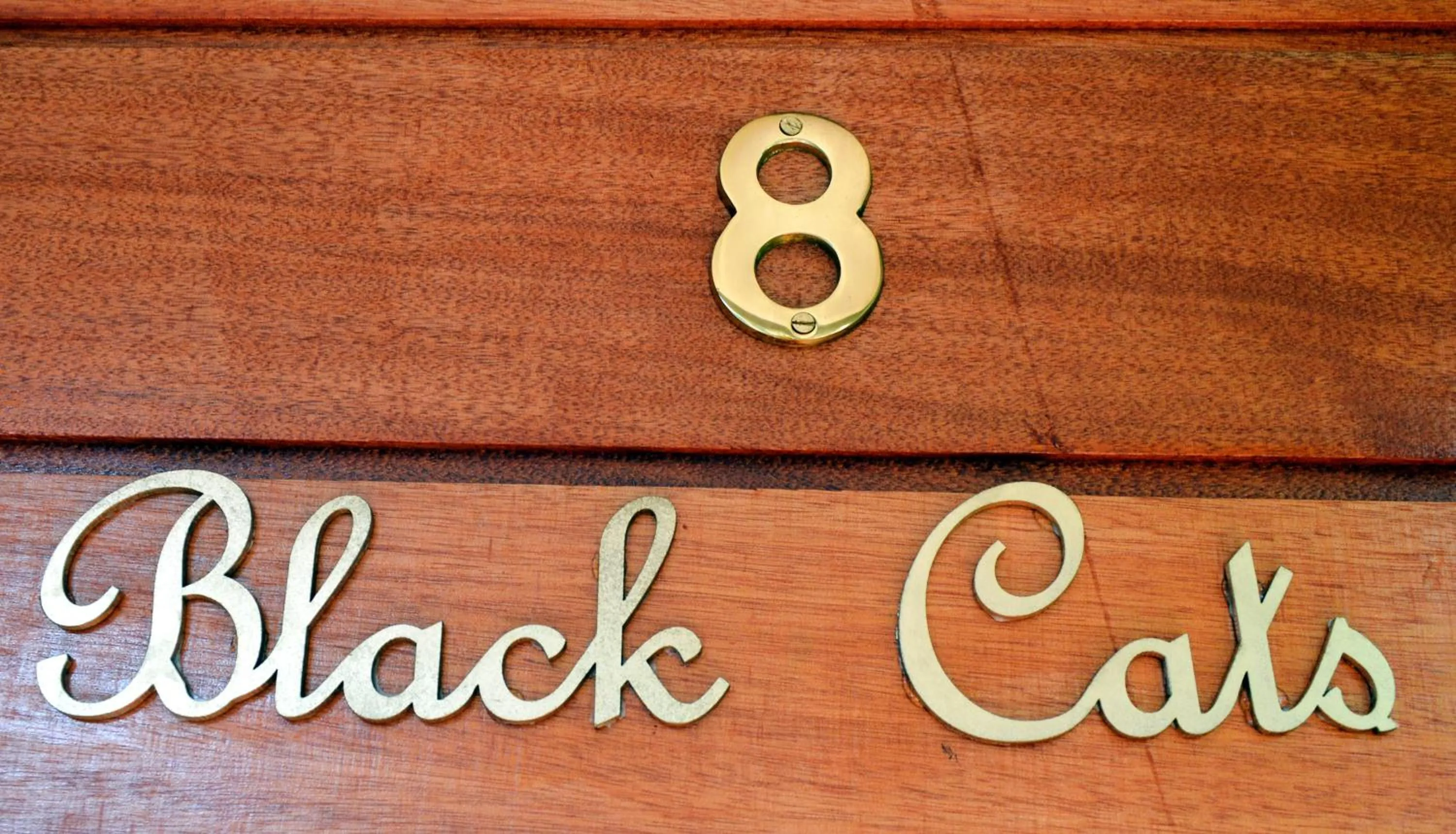 Logo/Certificate/Sign in Barnstormers Rest