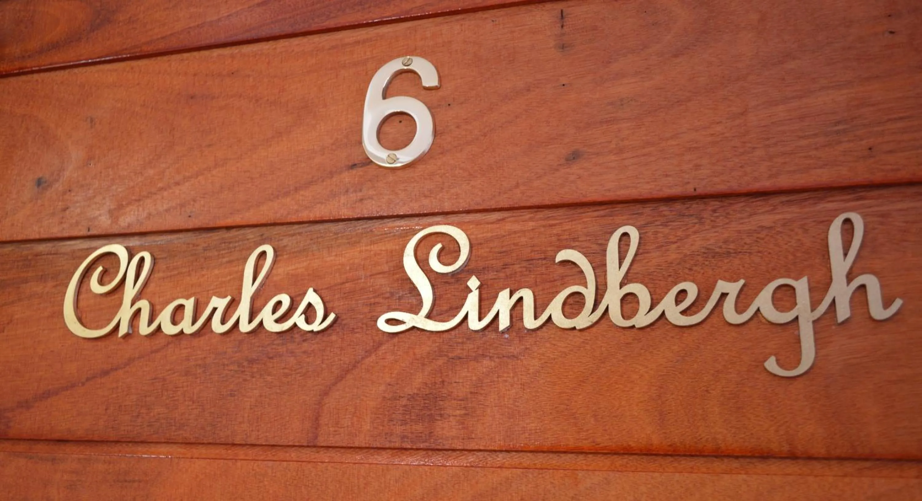 Logo/Certificate/Sign in Barnstormers Rest