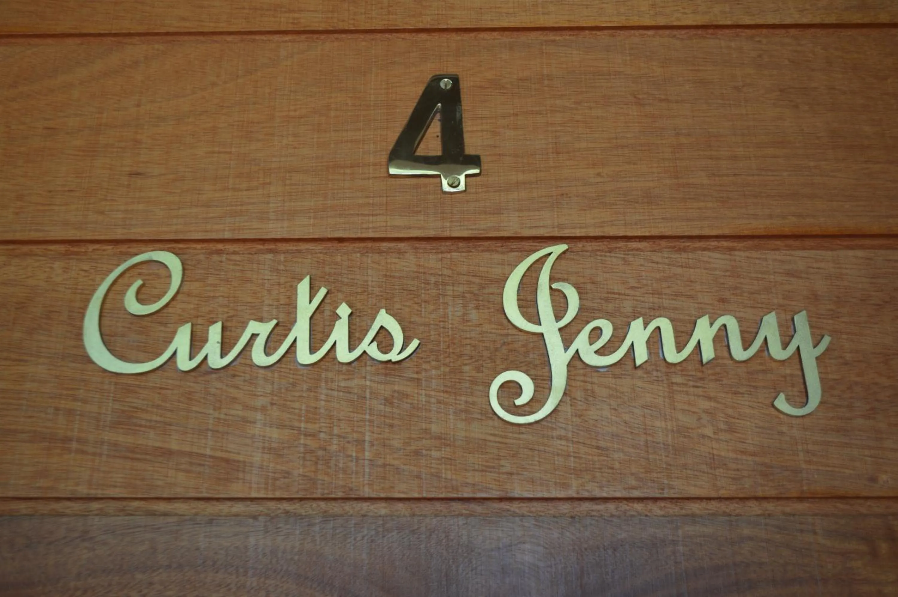 Logo/Certificate/Sign in Barnstormers Rest